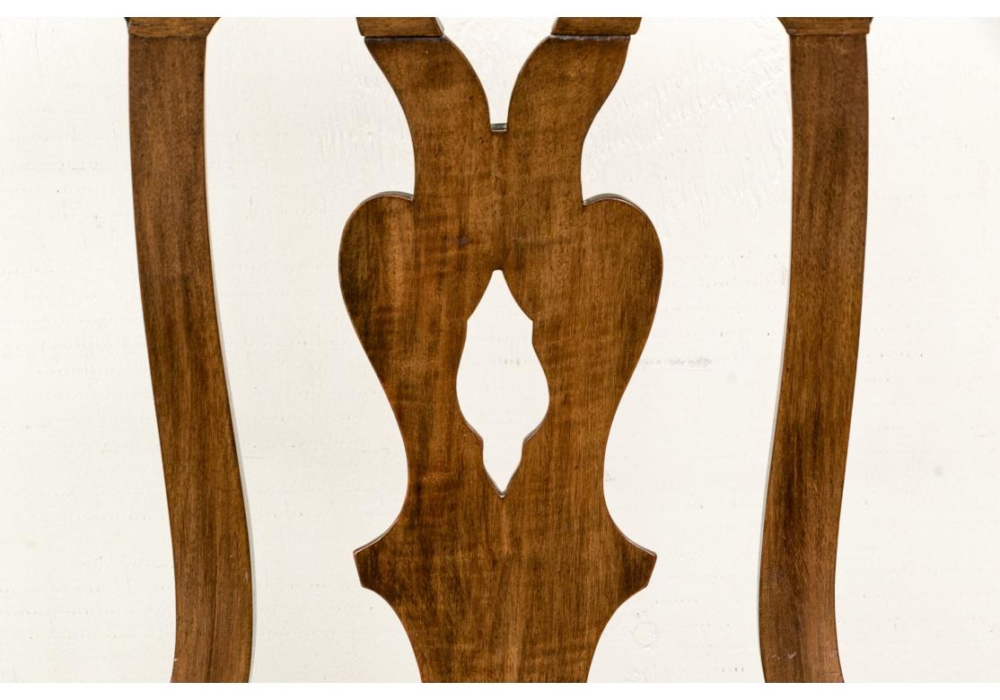 Set di otto sedie da pranzo vintage elaborate e intagliate in stile italiano in vendita 8