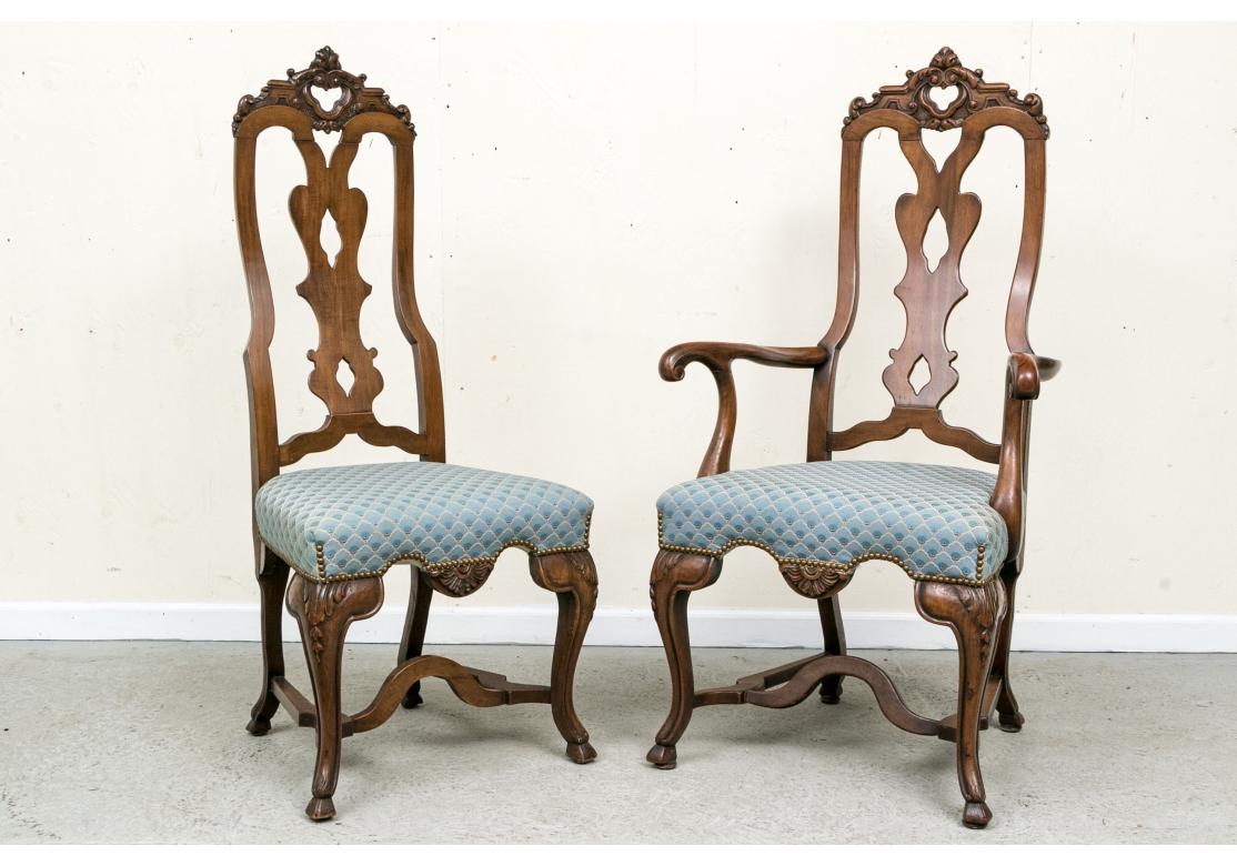 Set di otto sedie da pranzo vintage elaborate e intagliate in stile italiano in vendita 7