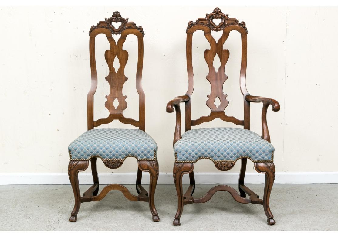 Set di otto sedie da pranzo vintage elaborate e intagliate in stile italiano in vendita 9