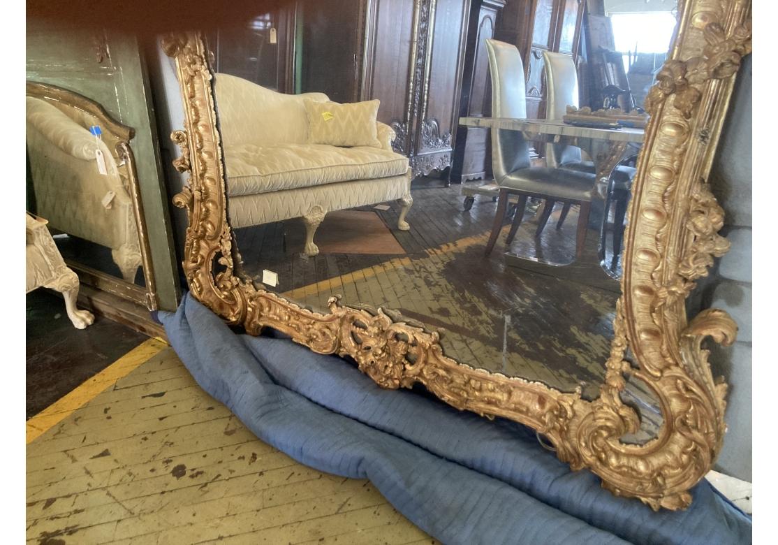 XVIIIe siècle et antérieur Miroir massif Louis XV sculpté et doré, Prov. Domaine de Karl Lagerfeld en vente