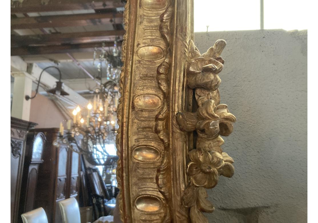 Miroir massif Louis XV sculpté et doré, Prov. Domaine de Karl Lagerfeld en vente 6