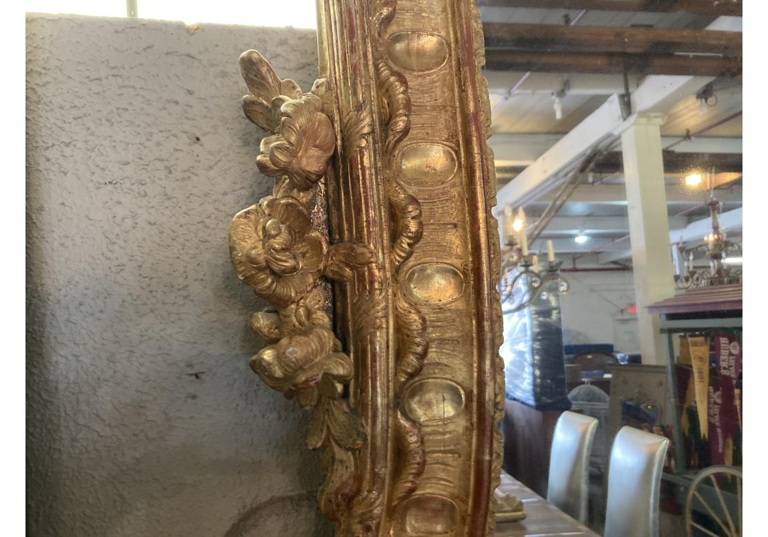 Miroir massif Louis XV sculpté et doré, Prov. Domaine de Karl Lagerfeld en vente 4