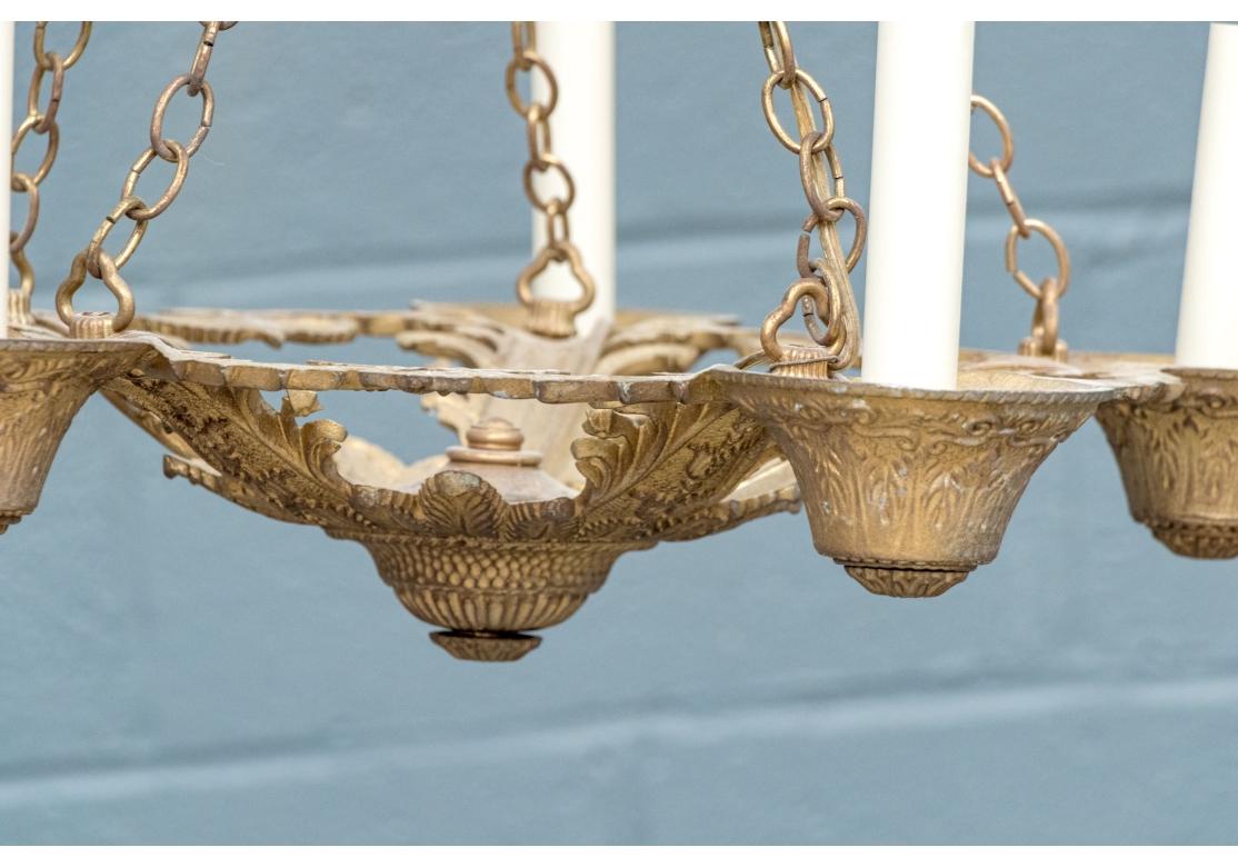 Direttorio Elegante stile francese di repertorio  Lampadario a 5 luci in metallo dorato in vendita