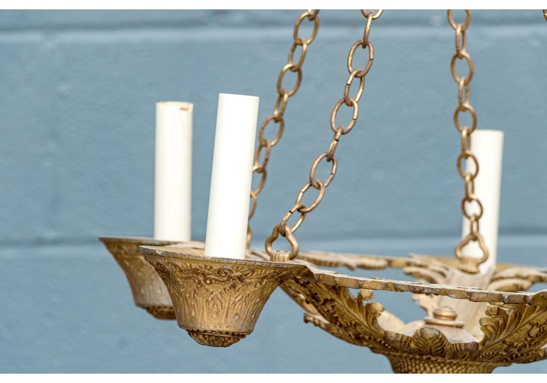 Sconosciuto Elegante stile francese di repertorio  Lampadario a 5 luci in metallo dorato in vendita