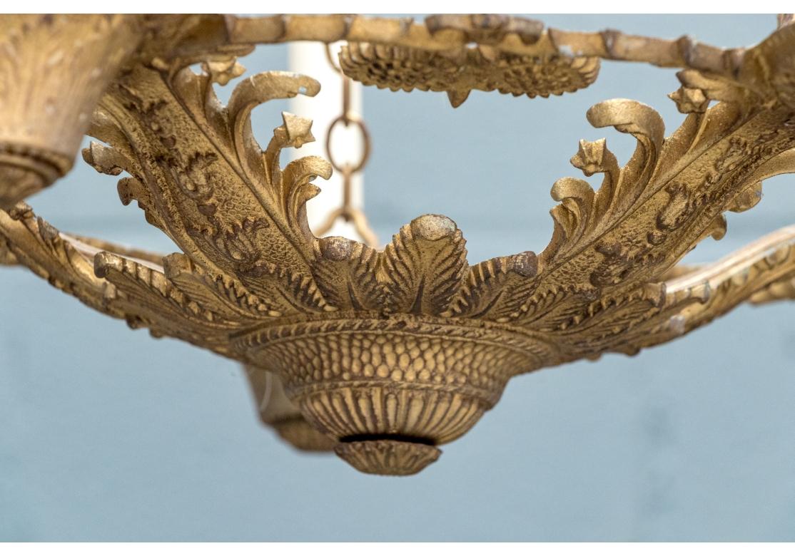 Metallo Elegante stile francese di repertorio  Lampadario a 5 luci in metallo dorato in vendita