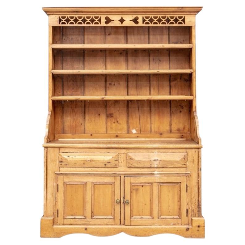 Credenza in pino in stile country inglese, XIX secolo