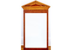 Magnifique paire de miroirs en bois d'if de style néoclassique