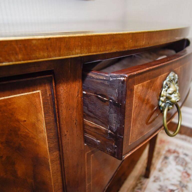 George III Style Antique Mahogany Bow Fronted Sideboard In Excellent Condition In Bridgeport, CT