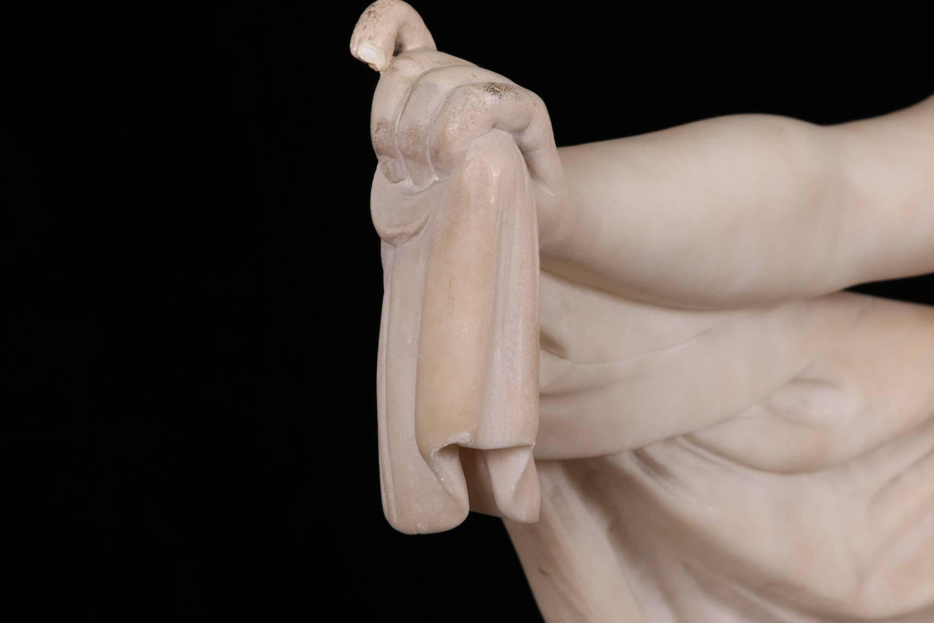 Sculpté Figure en albâtre italienne Adolpho Cipriani « actif de 1880 à 1930 » en vente