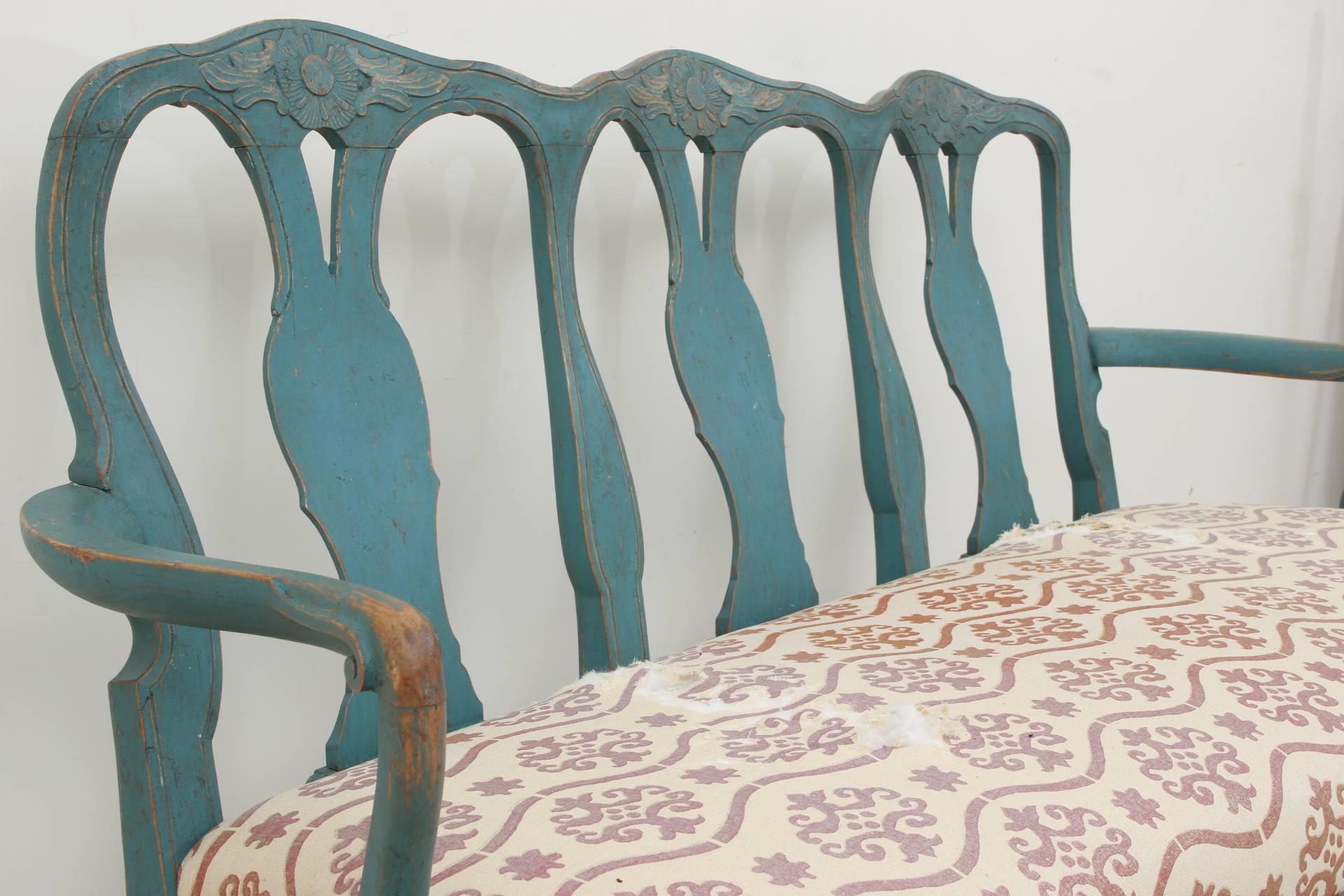 18th Century Venetian Paint Decorated Triple Back Settee  In Good Condition In Bridgeport, CT