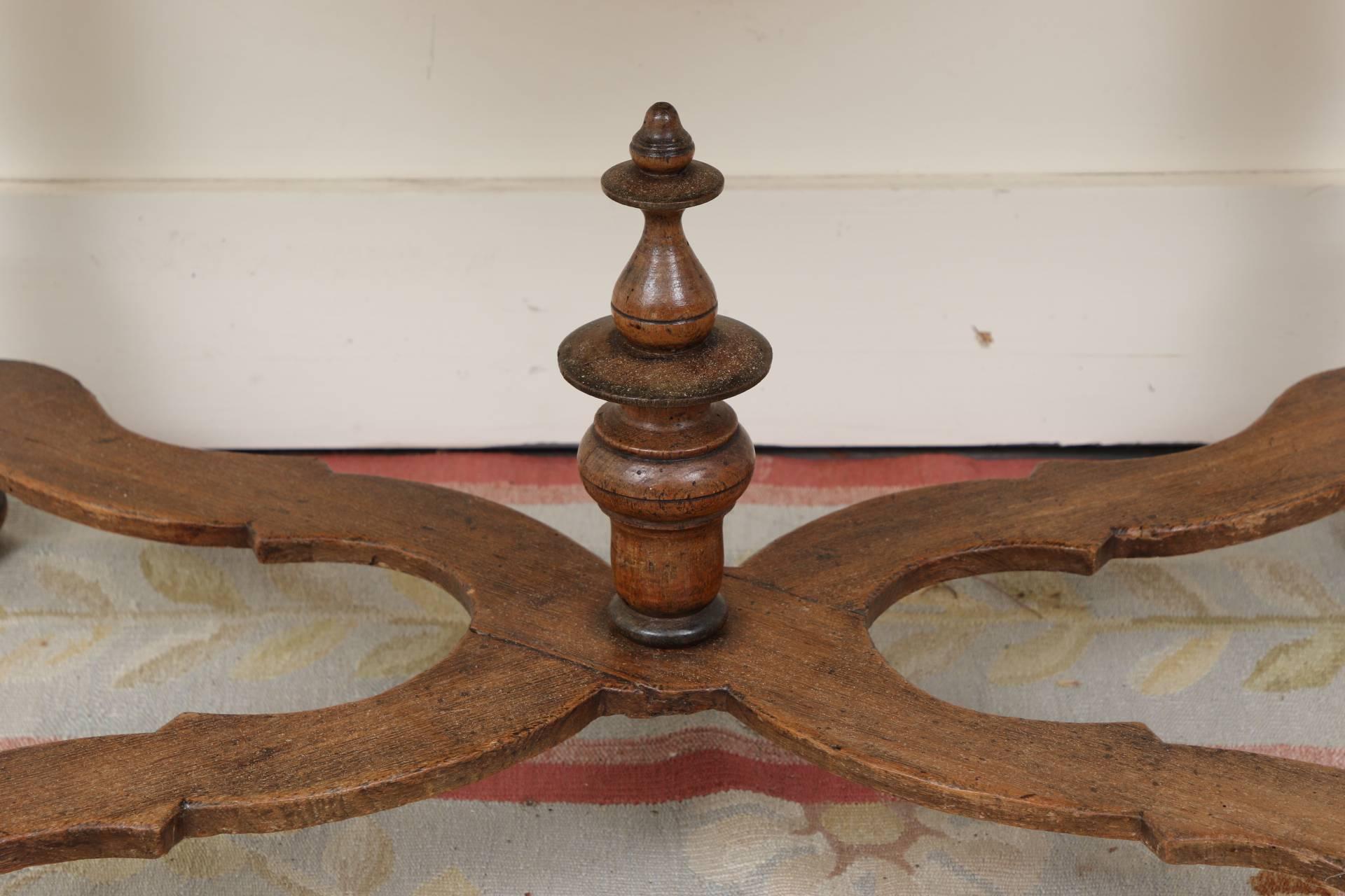 German Single Drawer Walnut Occasional Table, Early 19th Century 2