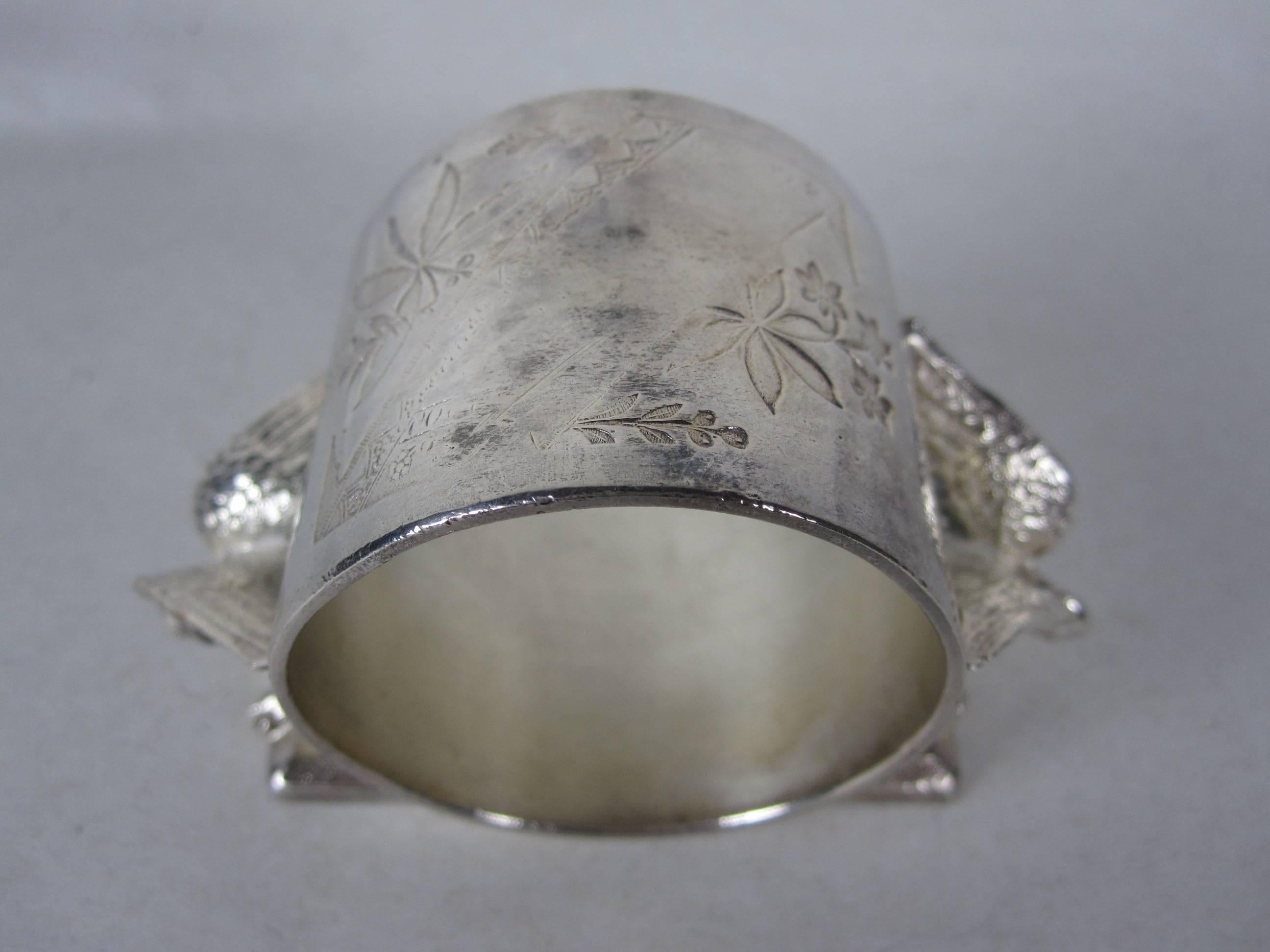 Antique Victorian Silver Plate Winged Birds Standing Napkin Ring Place Holder In Excellent Condition In Philadelphia, PA