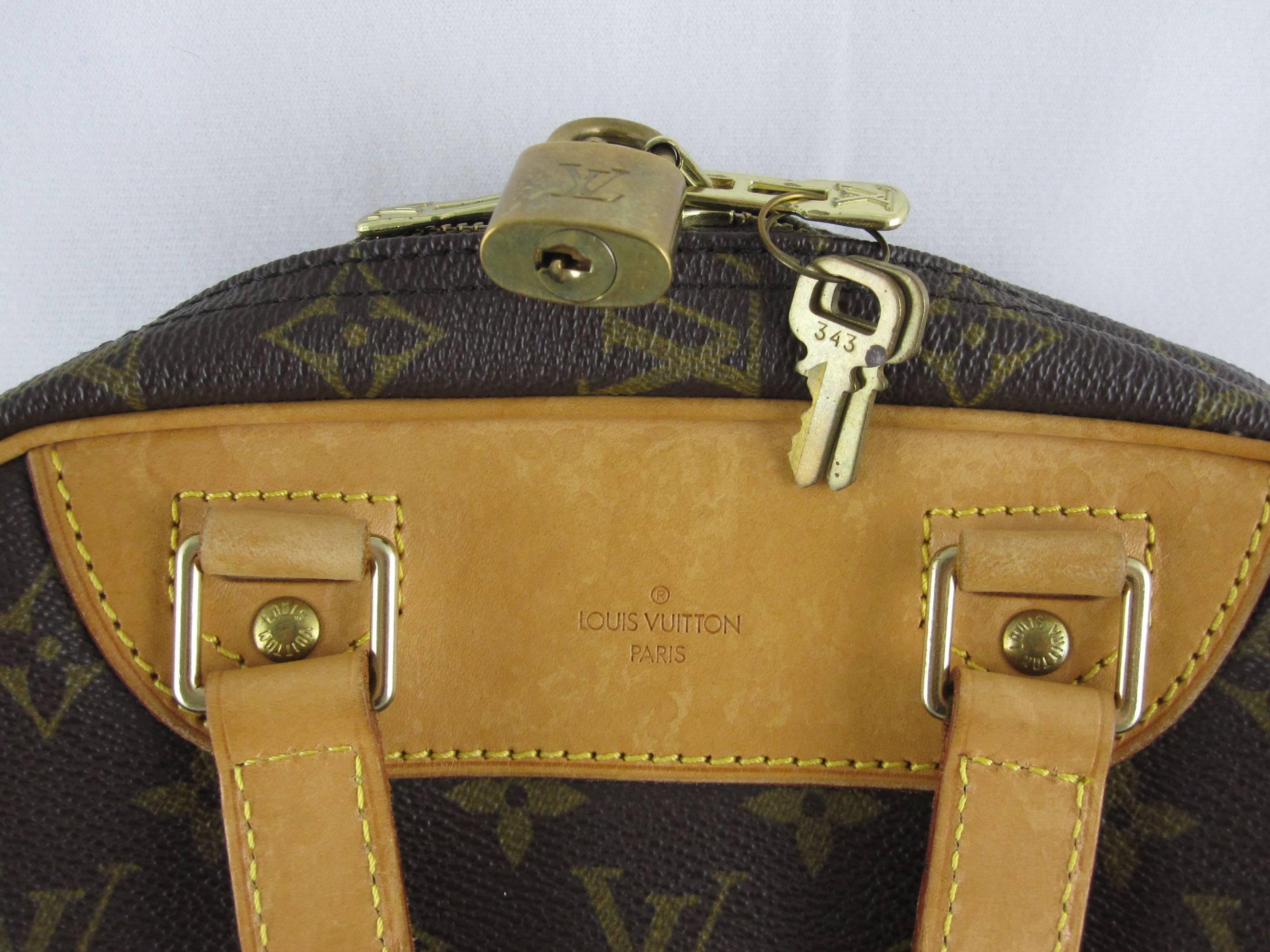 A vintage, iconic LV monogram Louis Vuitton Excursion travel shoe bag along with the original padlock, two keys and the duster storage bag. Gold-tone brass hardware, including the zipper tabs and rivets, all marked Louis Vuitton. Dual flat top