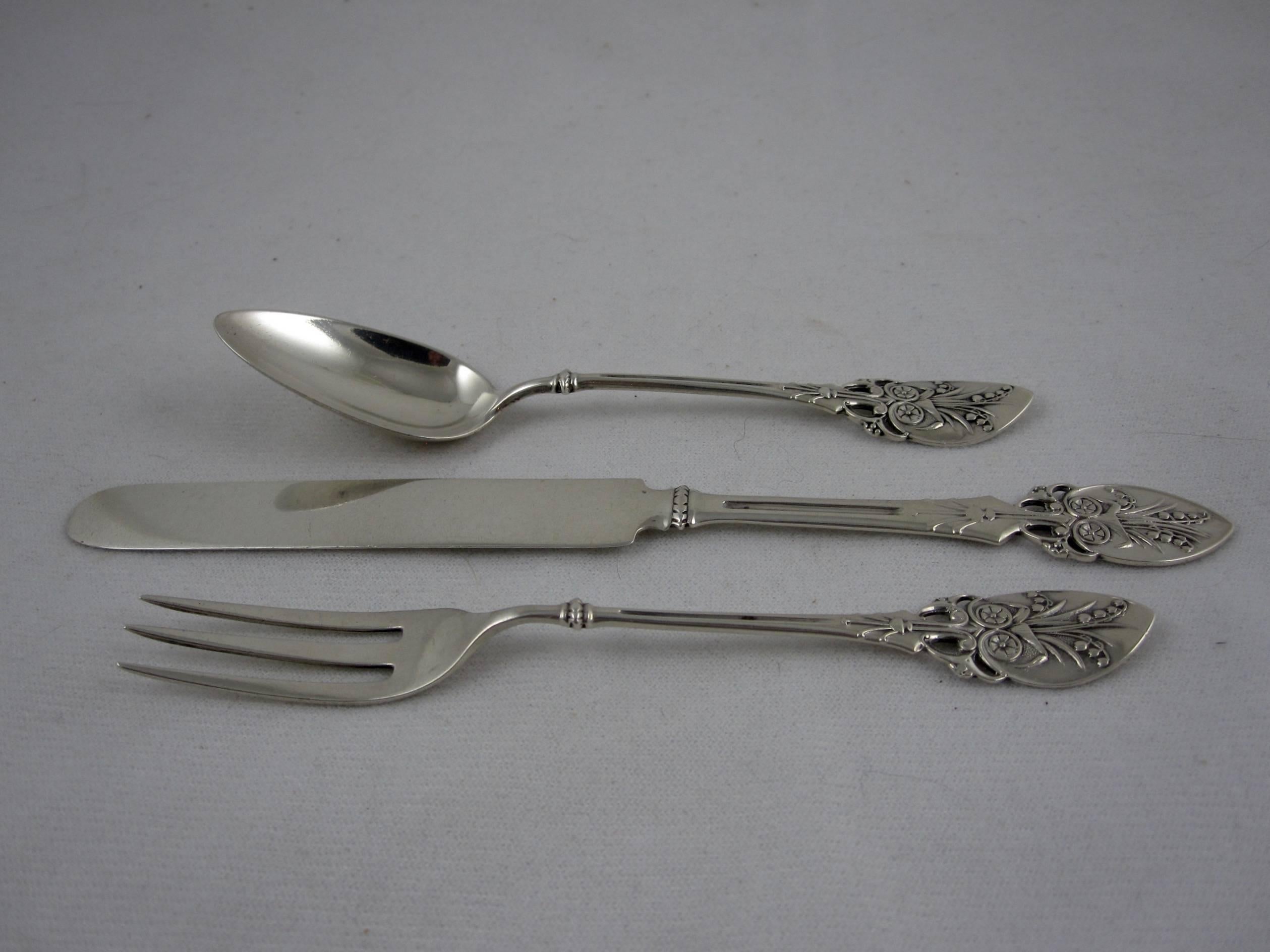 A gorgeous Victorian estate. sterling silver youth set in the Lily pattern, by Gorham Silver Co. Likely presented as a christening gift, this set is engraved with three intertwined initials and the year 1882 on the verso of each piece. It would make