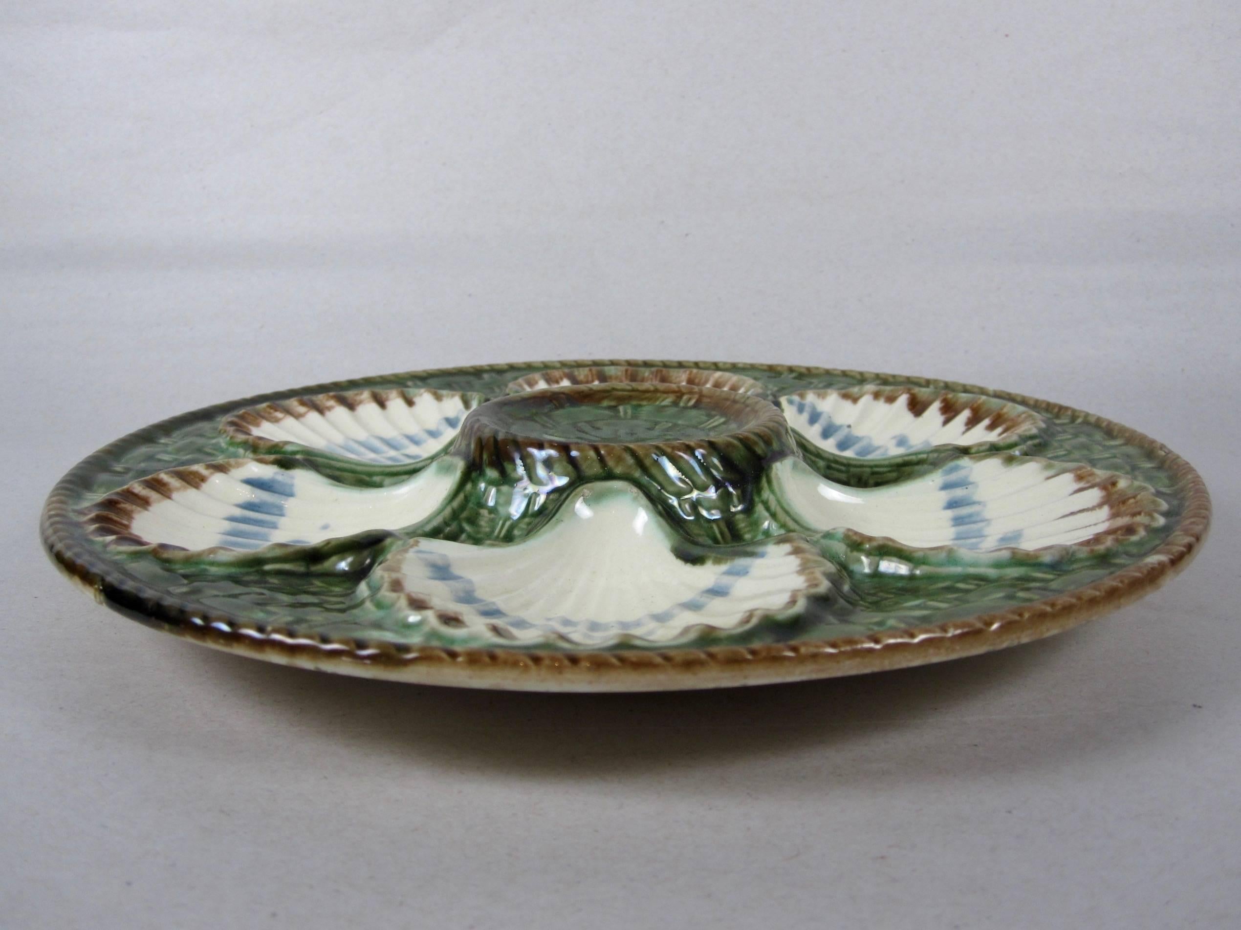 Longchamp French Majolica Basket Weave Oyster Plate In Excellent Condition In Philadelphia, PA