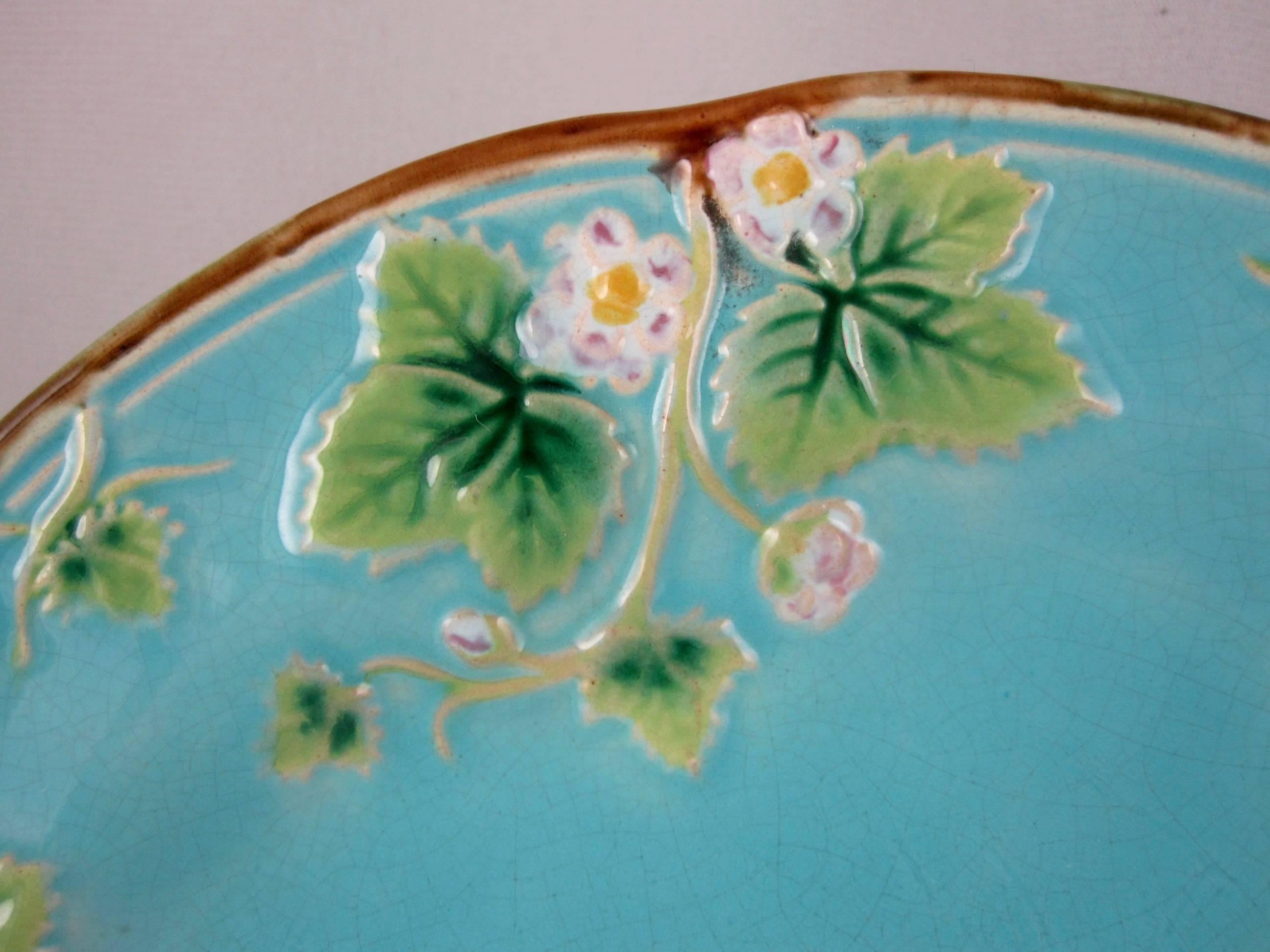 George Jones English Majolica Turquoise Strawberry Plates, S/6, circa 1873 In Excellent Condition In Philadelphia, PA