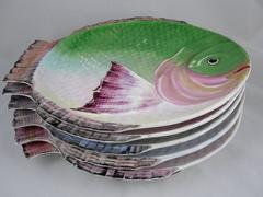 Lot de six assiettes à poisson en porcelaine peinte à la main de style victorien anglais Staffordshire