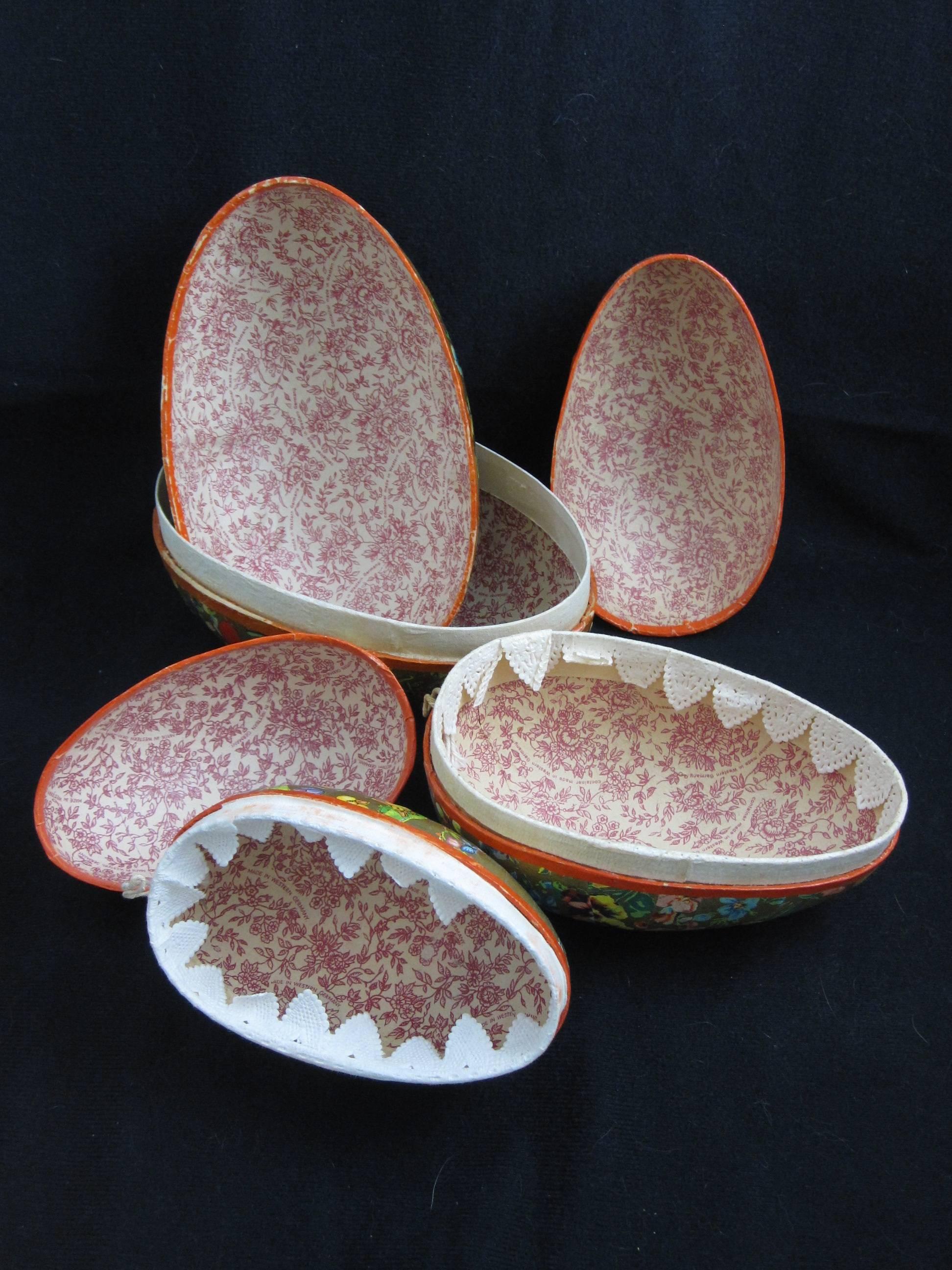  German Papier-Mâché Easter Holiday Egg-Shaped Ornament Candy Containers, S/3 In Good Condition In Philadelphia, PA