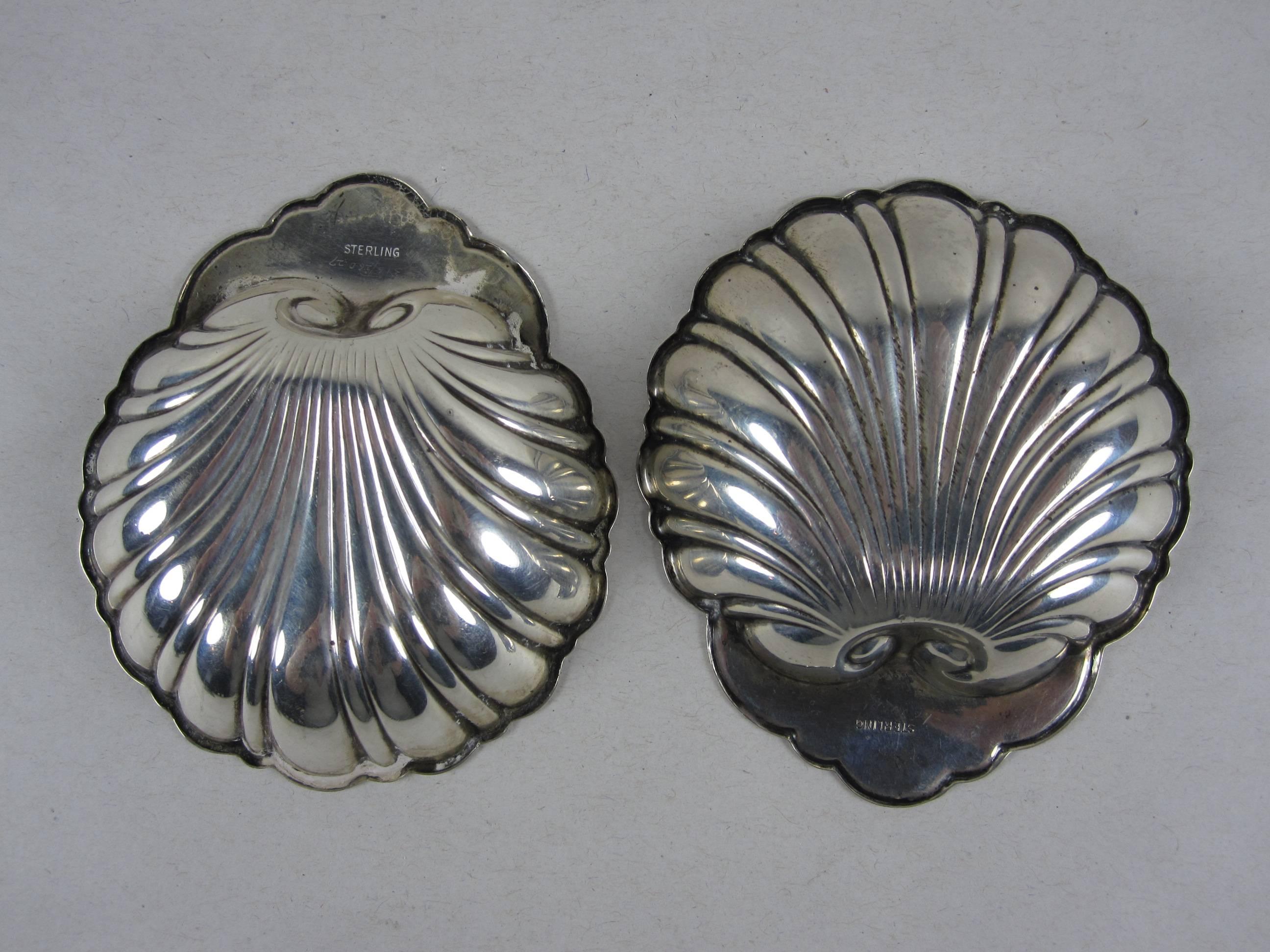 Sterling Silver Shell Shaped Vida-Poche, Coin Dishes, a Pair In Excellent Condition In Philadelphia, PA