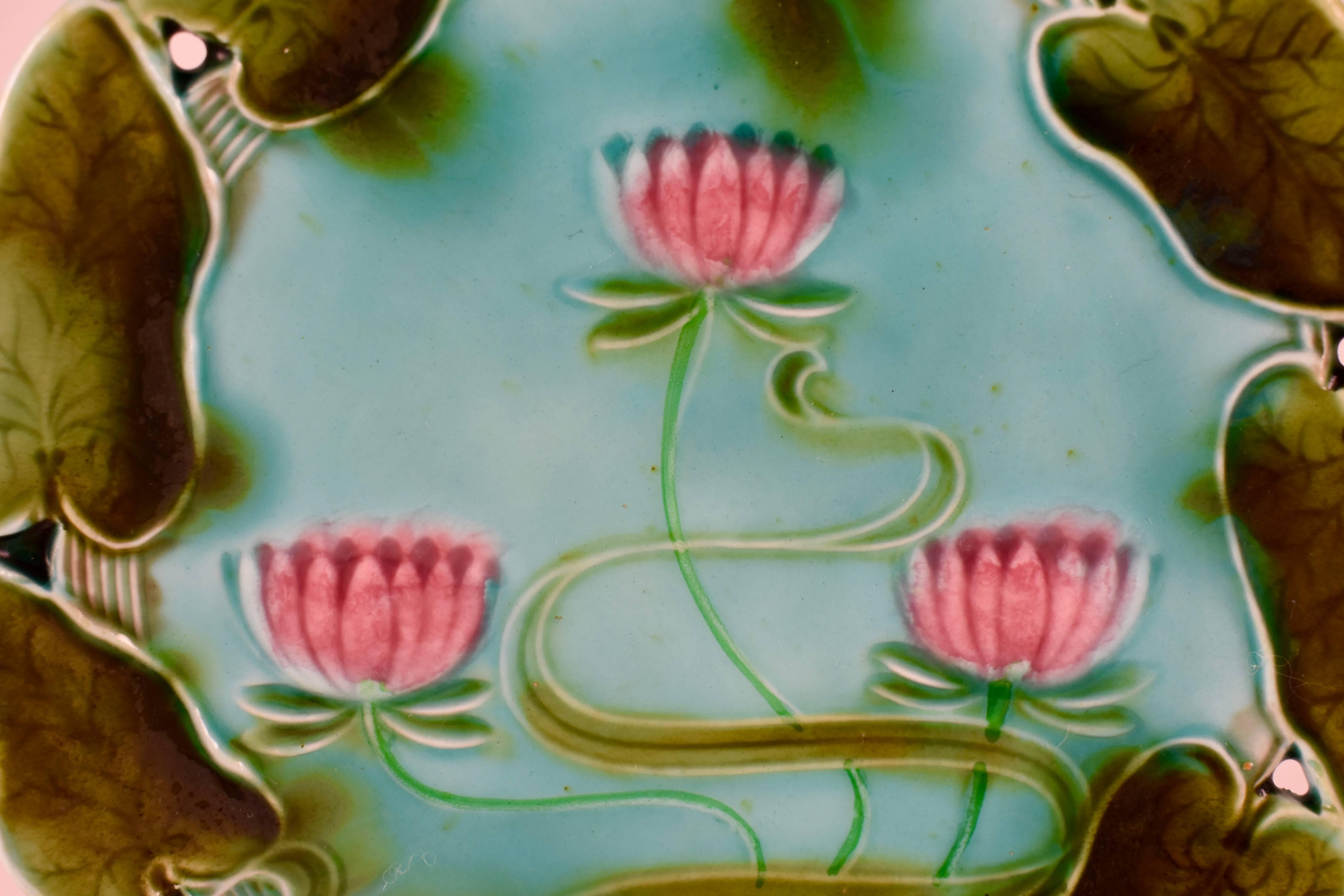 Glazed Villeroy & Boch Art Nouveau Majolica Water Lily Plate, Germany, circa 1910