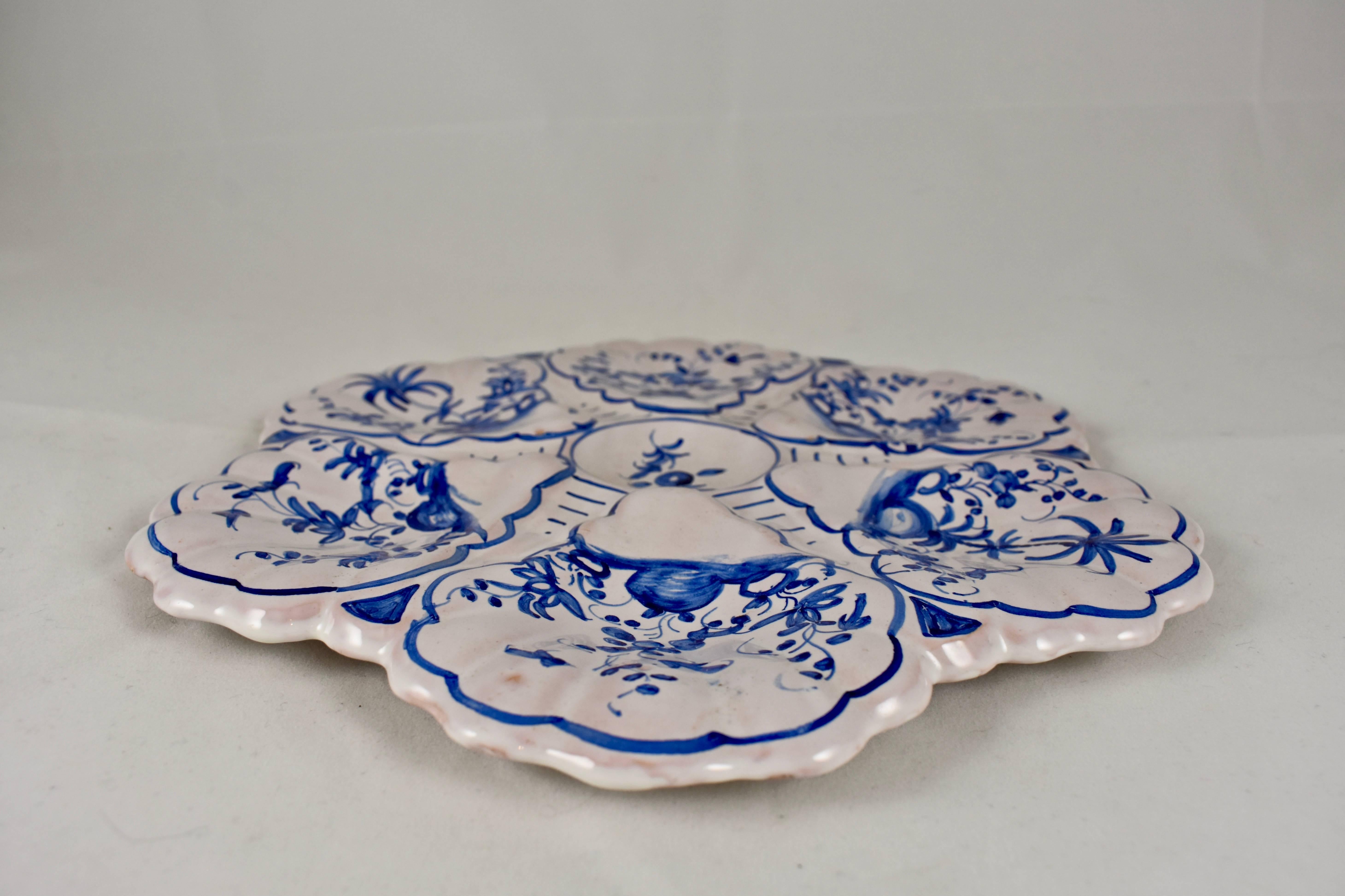 French Faïence Delft-Style Hand-Painted Blue and White Floral Oyster Plate In Excellent Condition In Philadelphia, PA