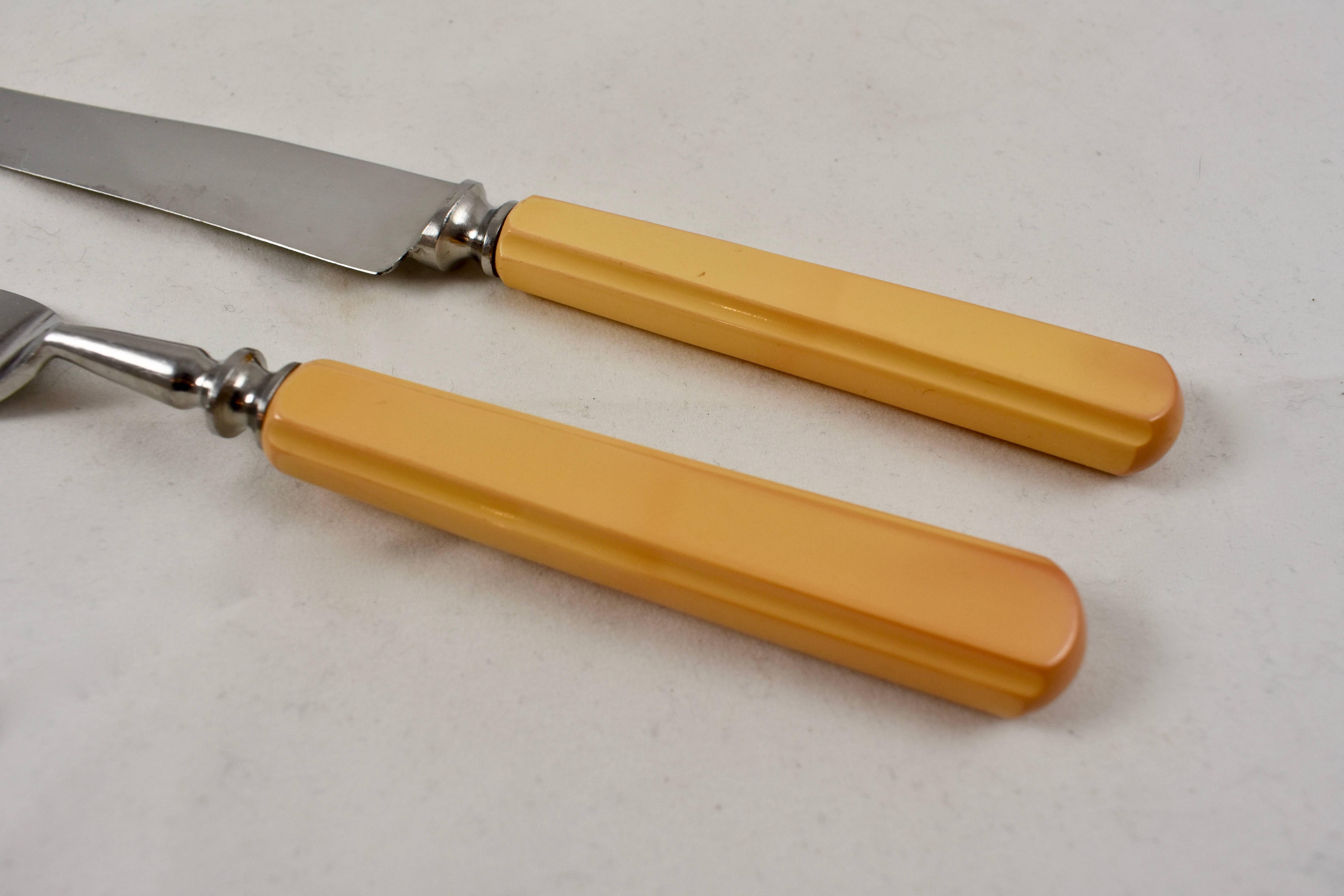1930s Boker Bakelite Art Deco Flatware Boxed Set, Service for Six In Excellent Condition In Philadelphia, PA