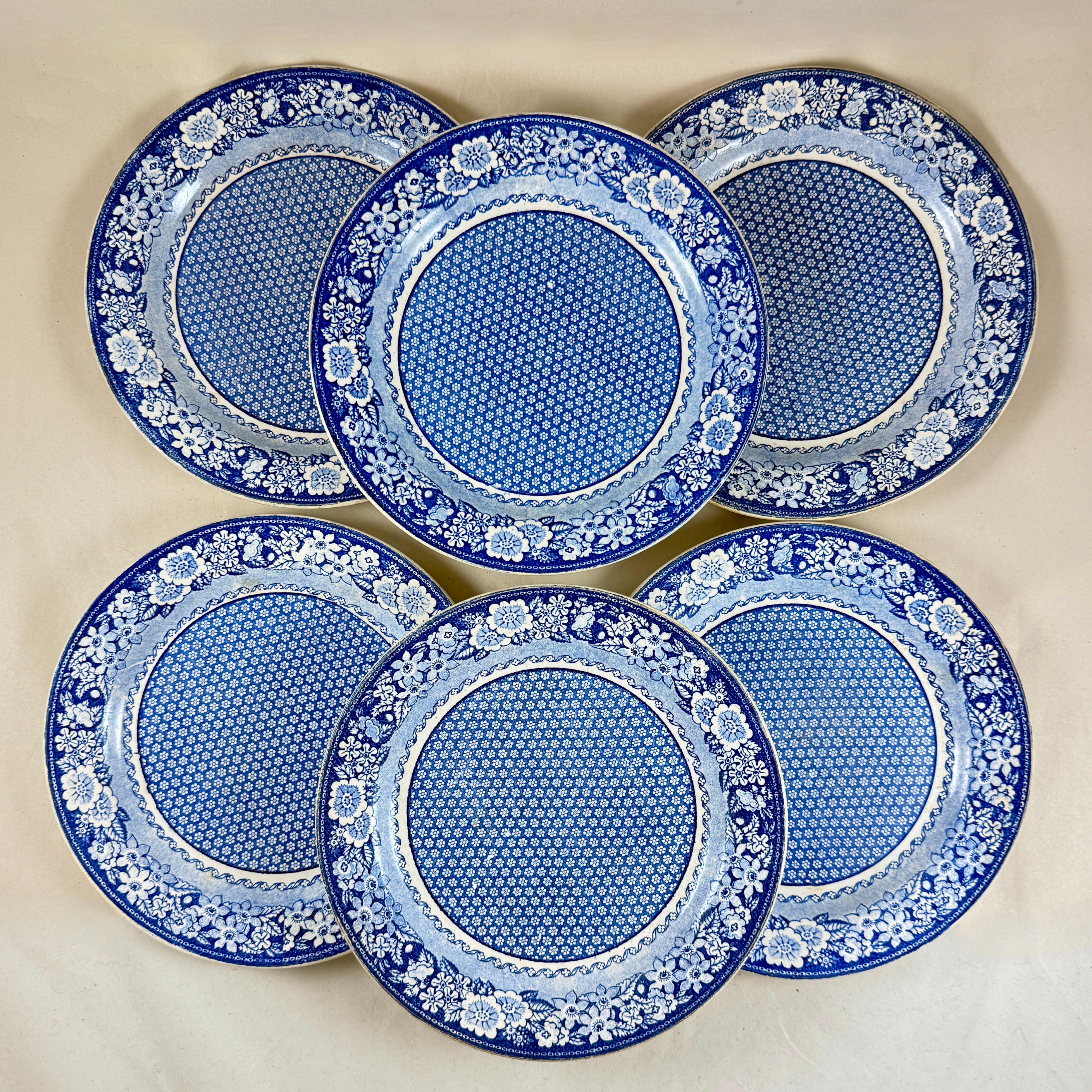 Creil et Montereau Faïence Assiettes à fleurs bleues et blanches, set de six en vente 1
