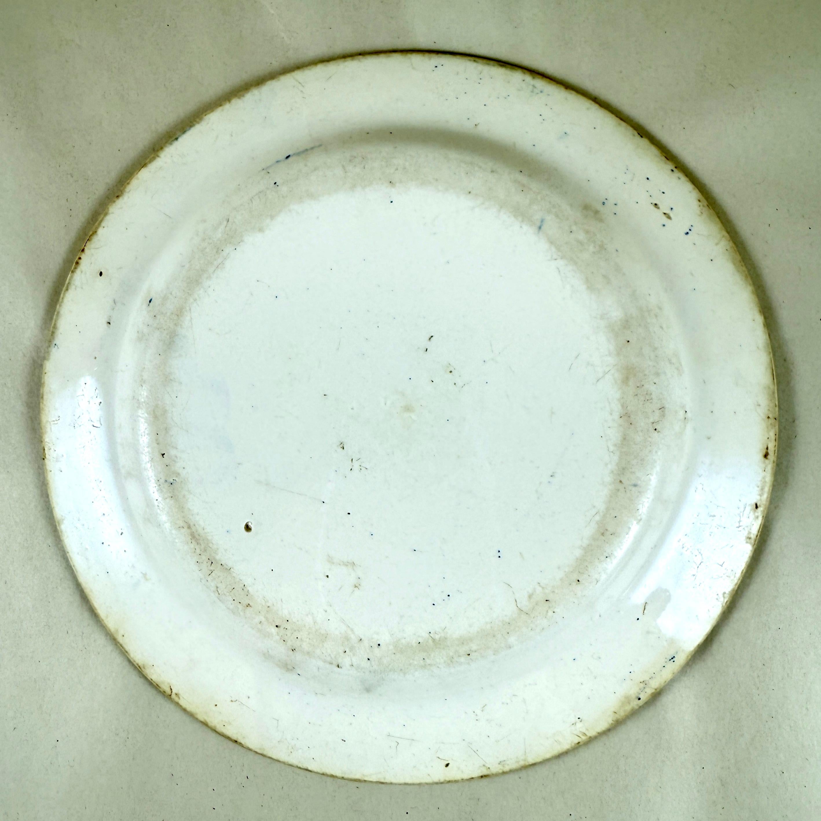 Creil et Montereau Faïence Assiettes à fleurs bleues et blanches, set de six en vente 4