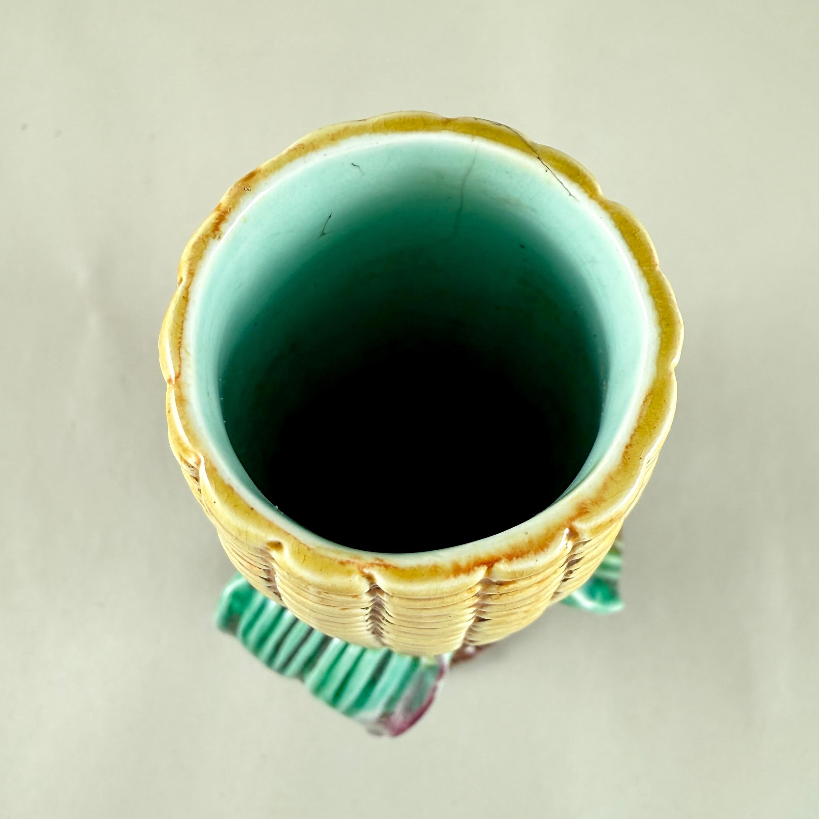 Cotto Vaso in maiolica con pannocchie di Wedgwood Aesthetic Movement in vendita