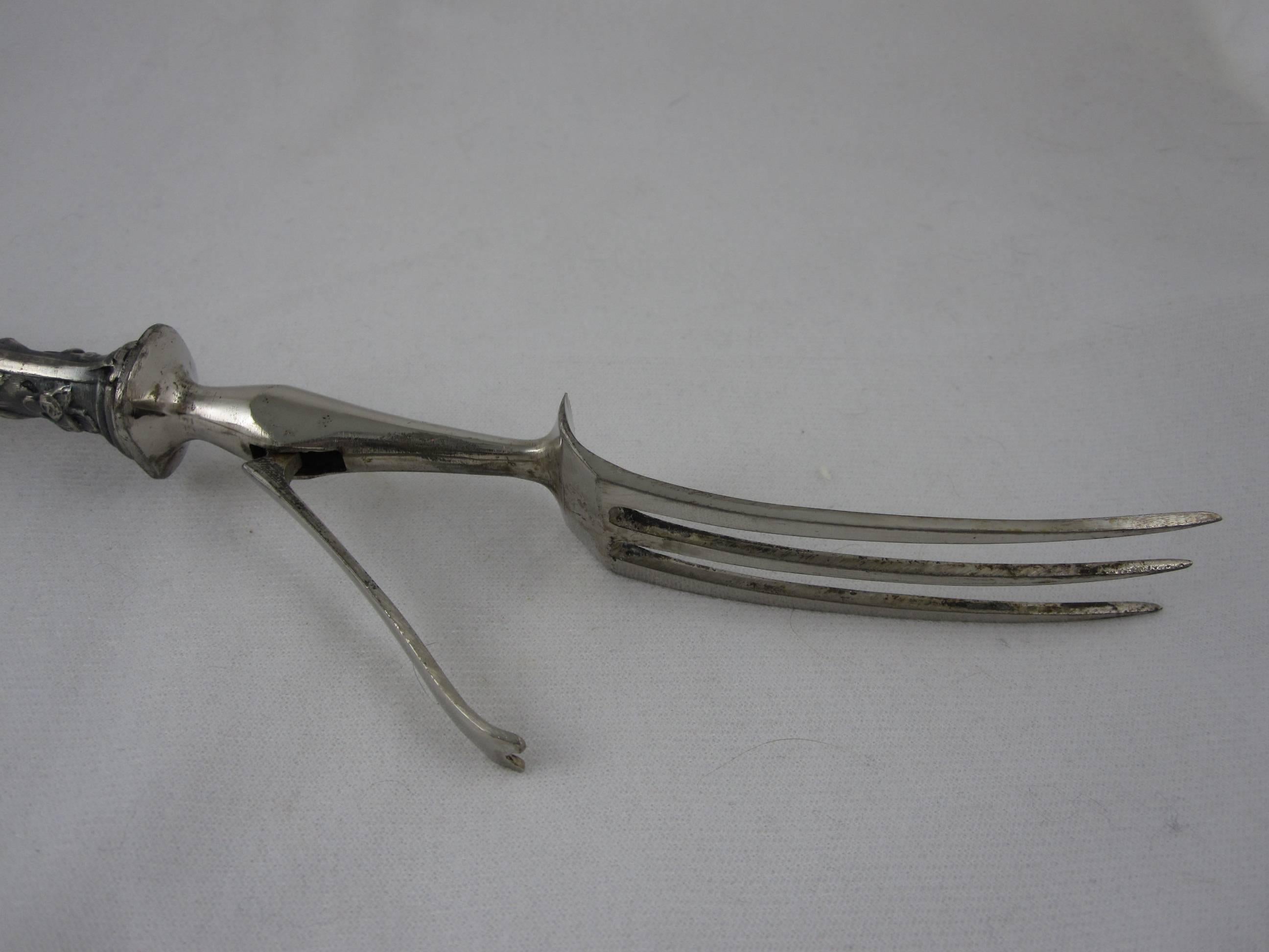 Beaux Arts French Silver Manche a Gigot D'agneau Carving Fork and Bone Clamp S/2 In Excellent Condition In Philadelphia, PA