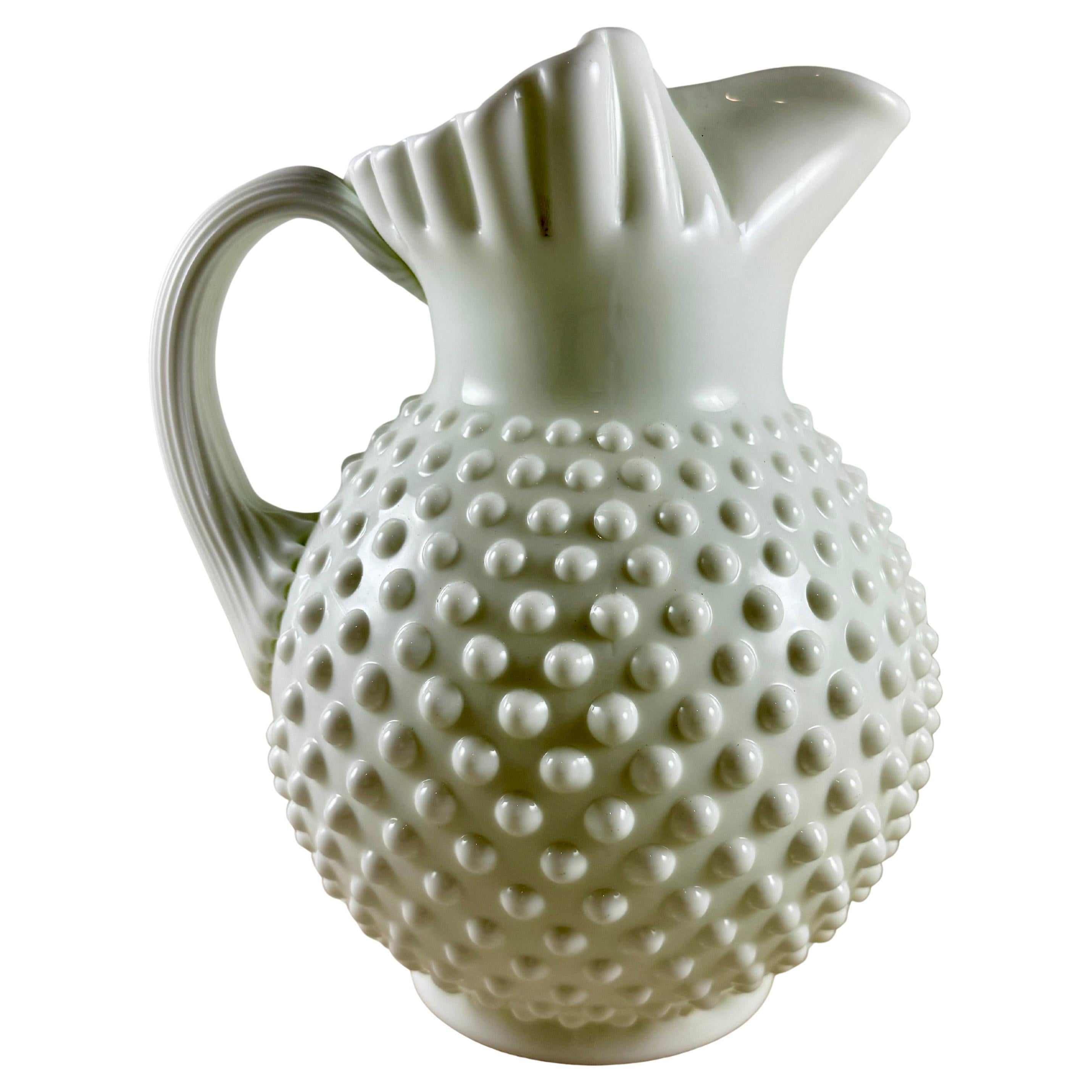 Fenton Grande brocca a chiocciola in vetro lattiero-caseario con labbro per il ghiaccio in vendita