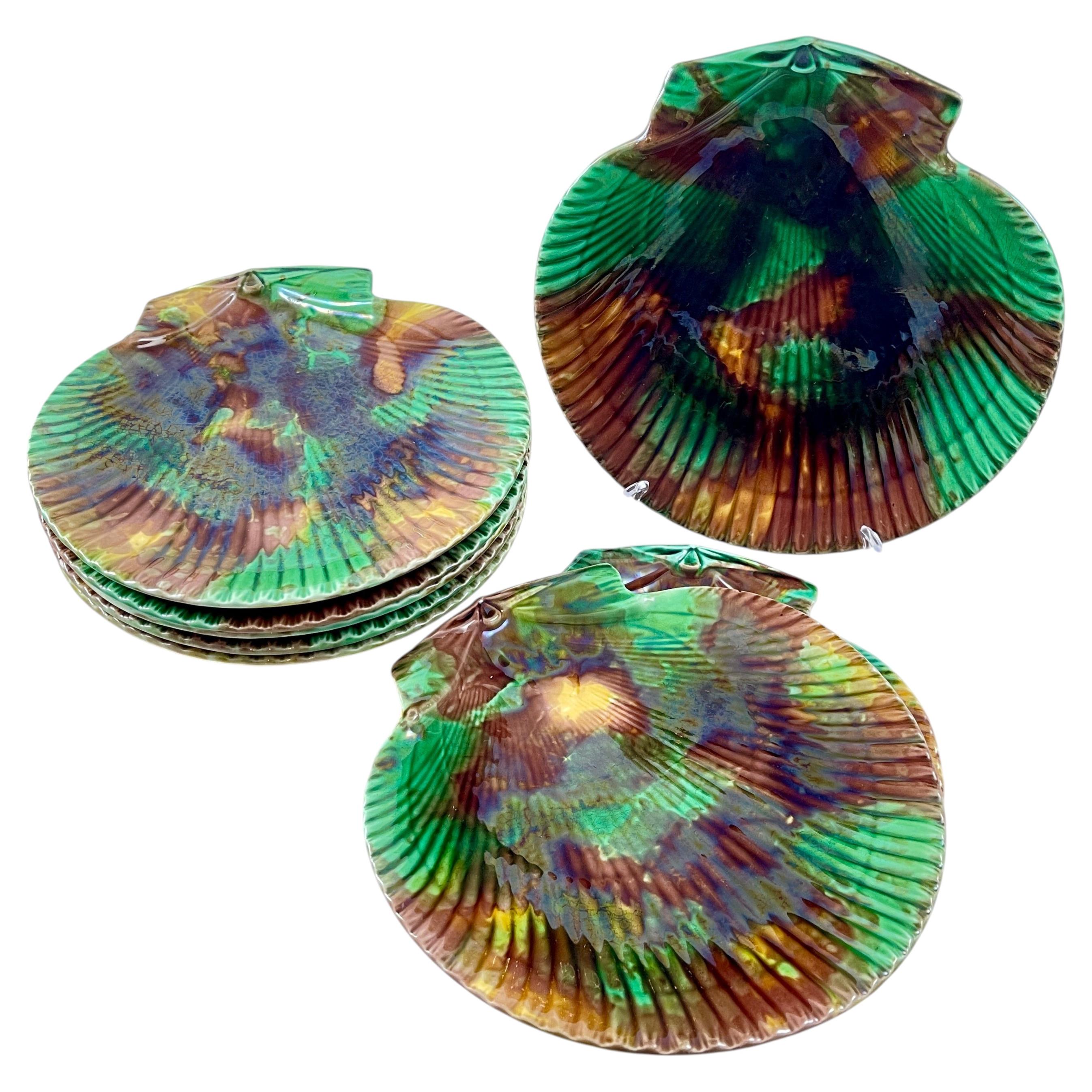 Wedgwood Majolica Tortoiseshell Glazed Scallop Shaped Seafood Plate For Sale