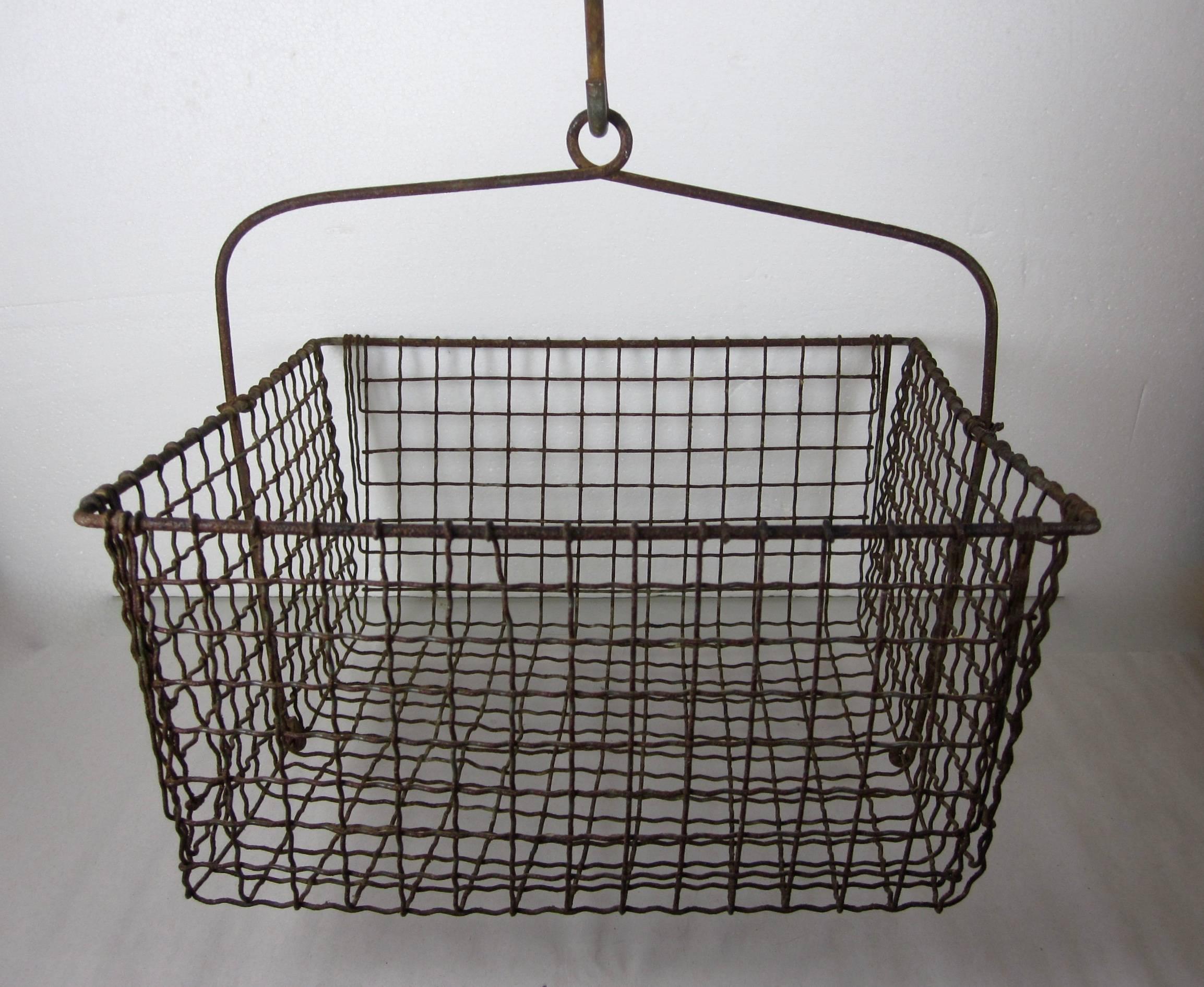 Vintage Chatillion Hanging 100 Pound Scale with a Rustic Wire Basket In Excellent Condition In Philadelphia, PA