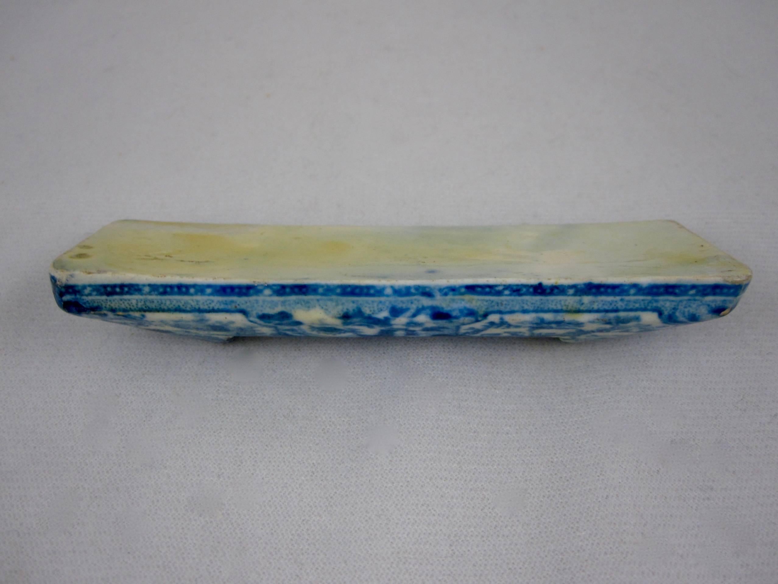 Enoch Wood & Sons English Pearlware Blue and White Transferware Knife Rest In Good Condition In Philadelphia, PA