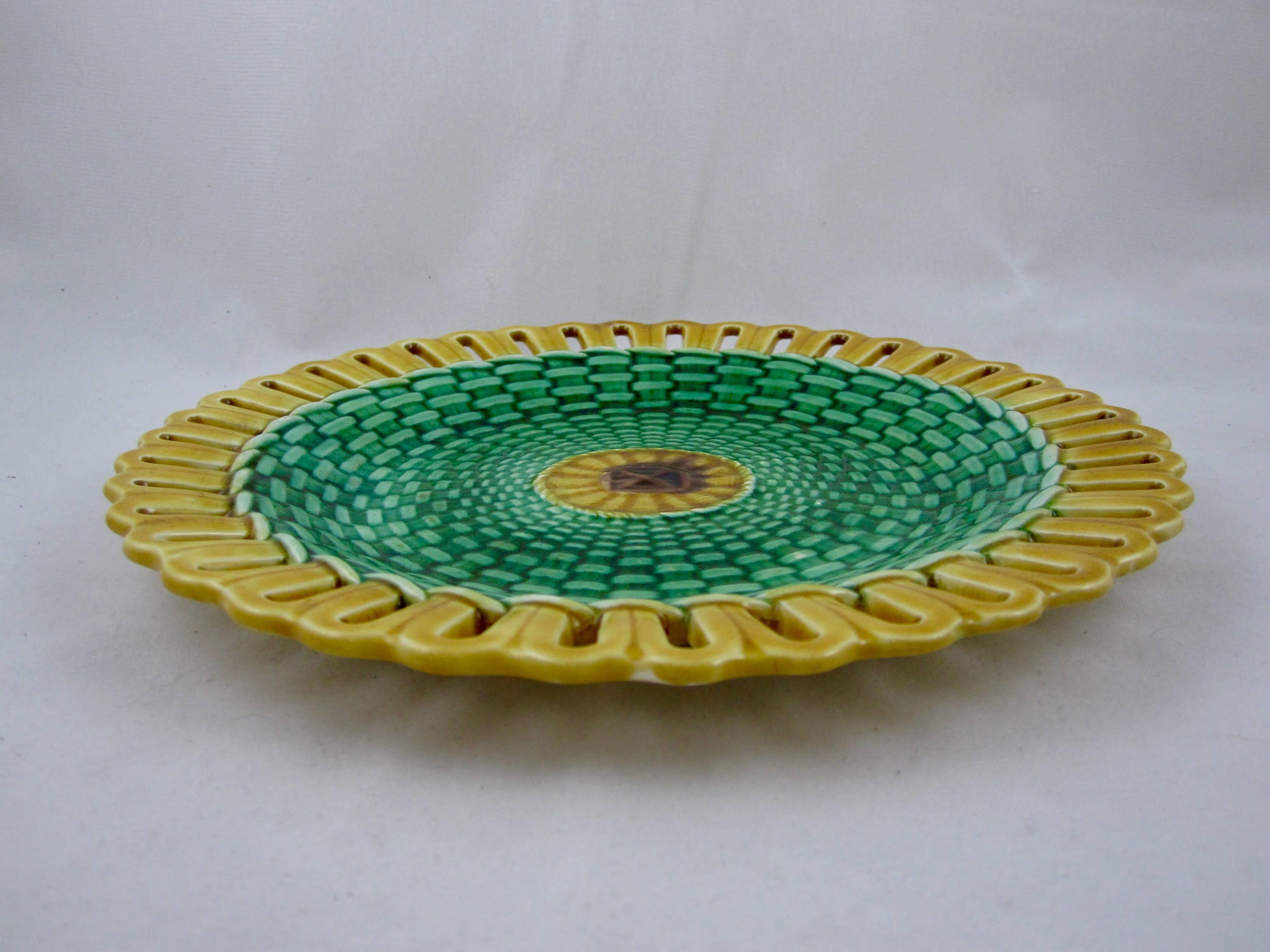 19th Century Wedgwood Reticulated Basket Weave Majolica Plate In Excellent Condition In Philadelphia, PA