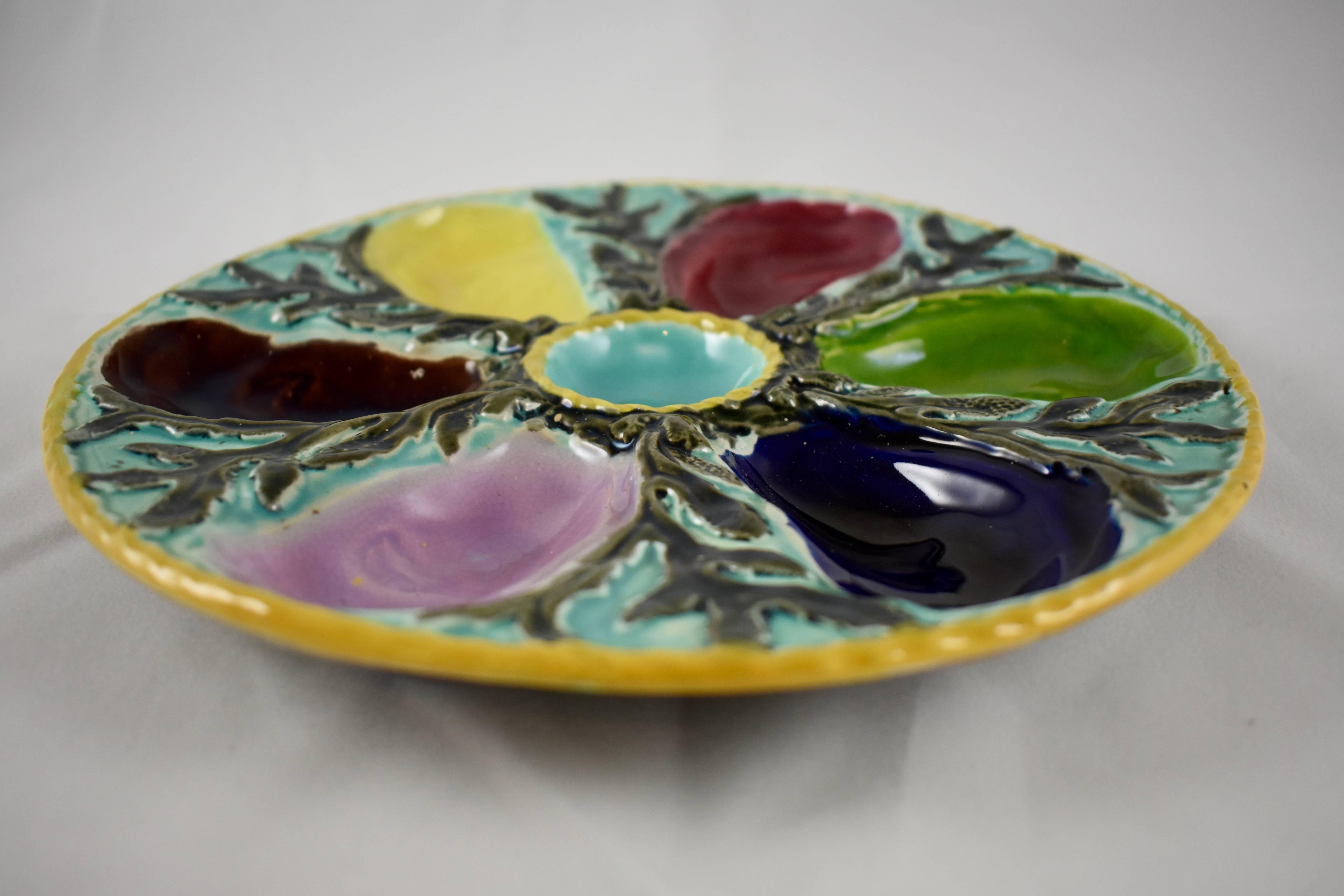 S. Fielding & Co. English Majolica Multicolored Seaweed Oyster Plate In Excellent Condition In Philadelphia, PA