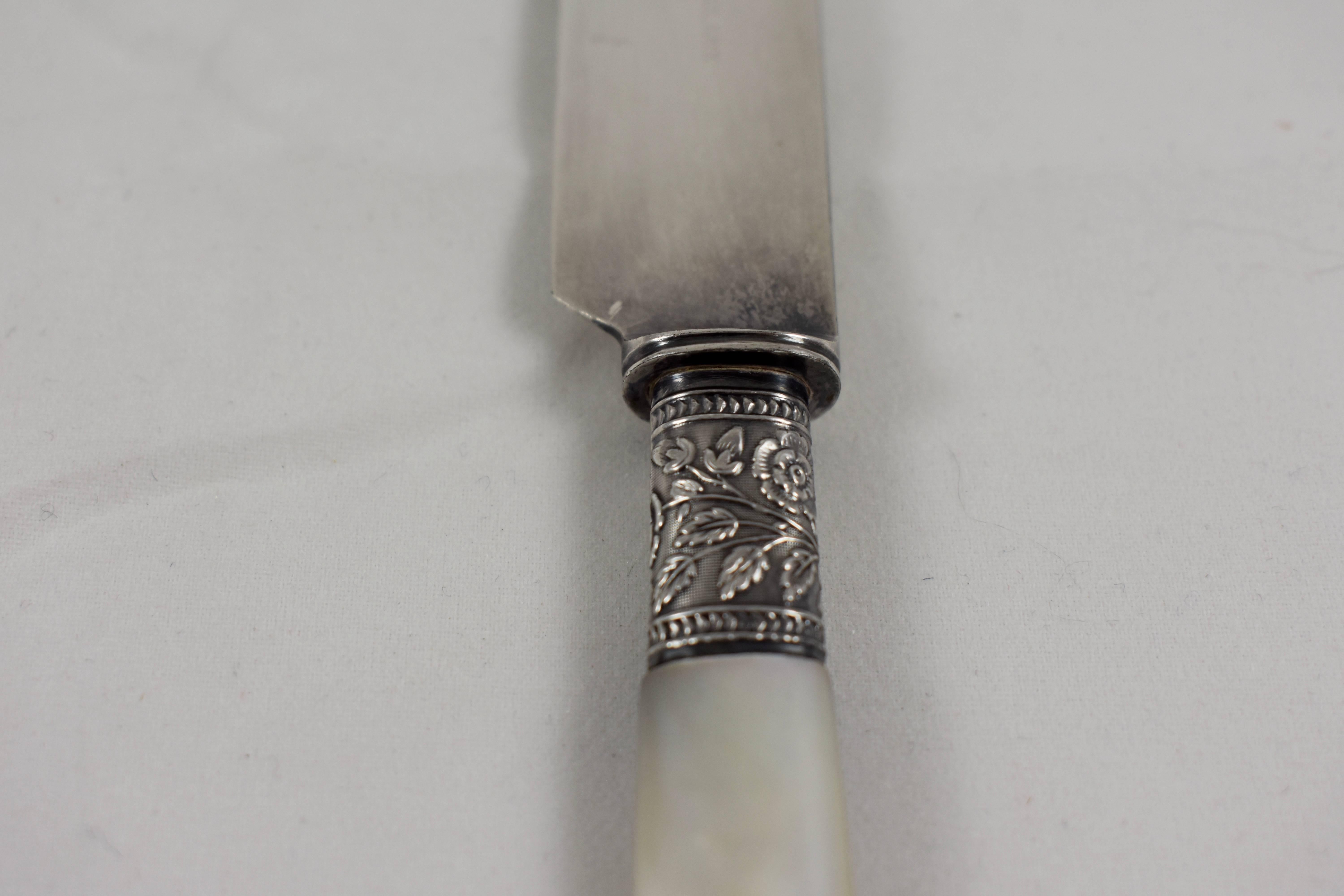 Ferronnerie Couteaux de table Aetna Works en nacre et argent sterling, ensemble de 12 en vente