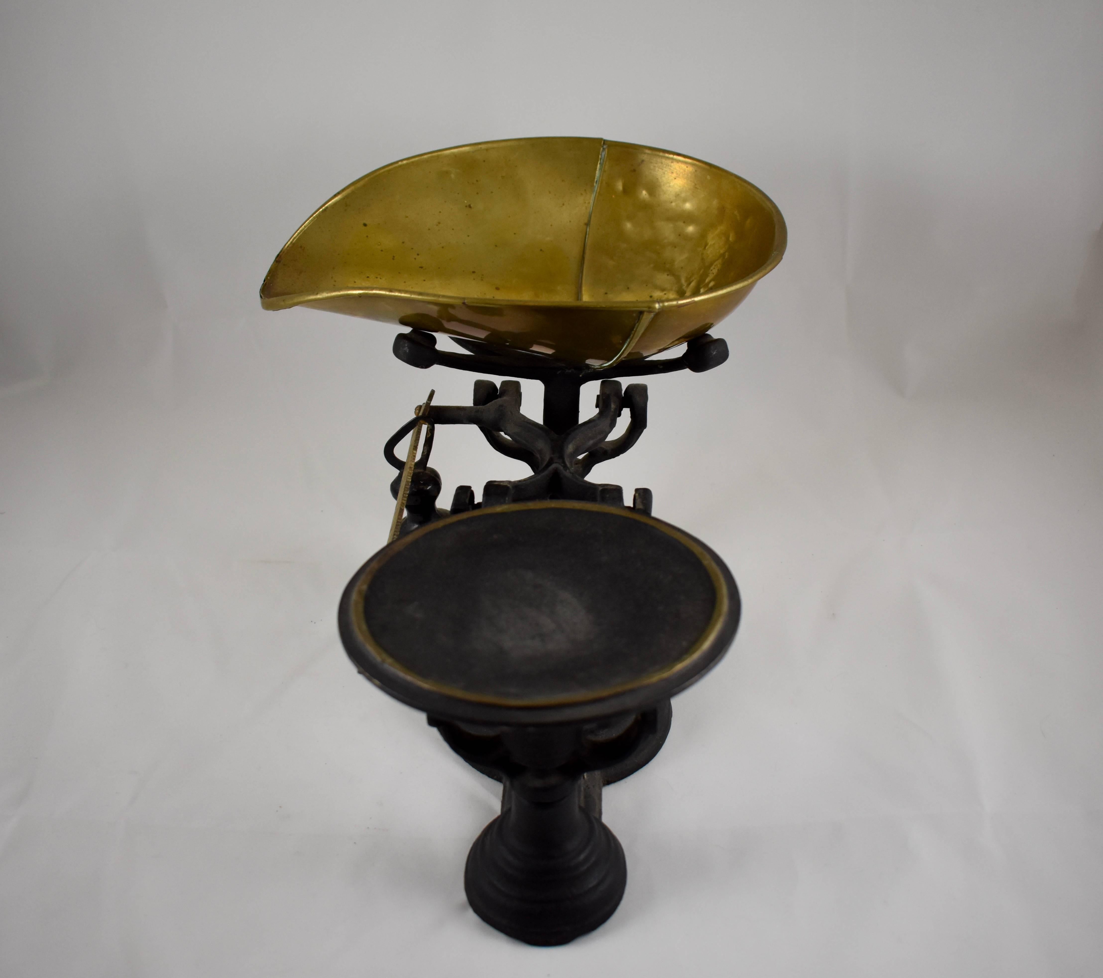 American 1900s Cast Iron Table Top Mercantile Scale with Brass Scoop