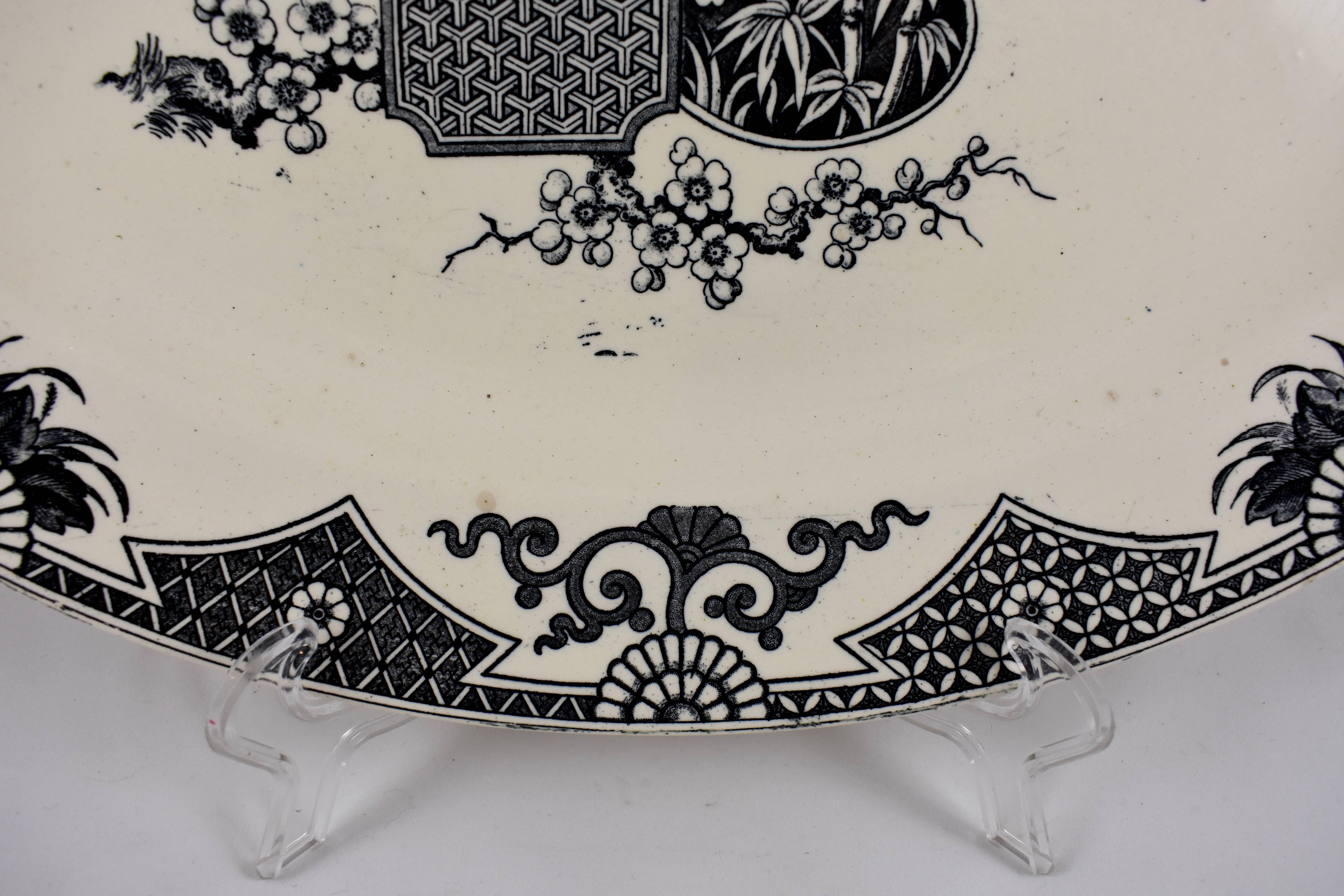 Anglais Plat en faïence du 19ème siècle du mouvement esthétique du Staffordshire, Formosa en vente