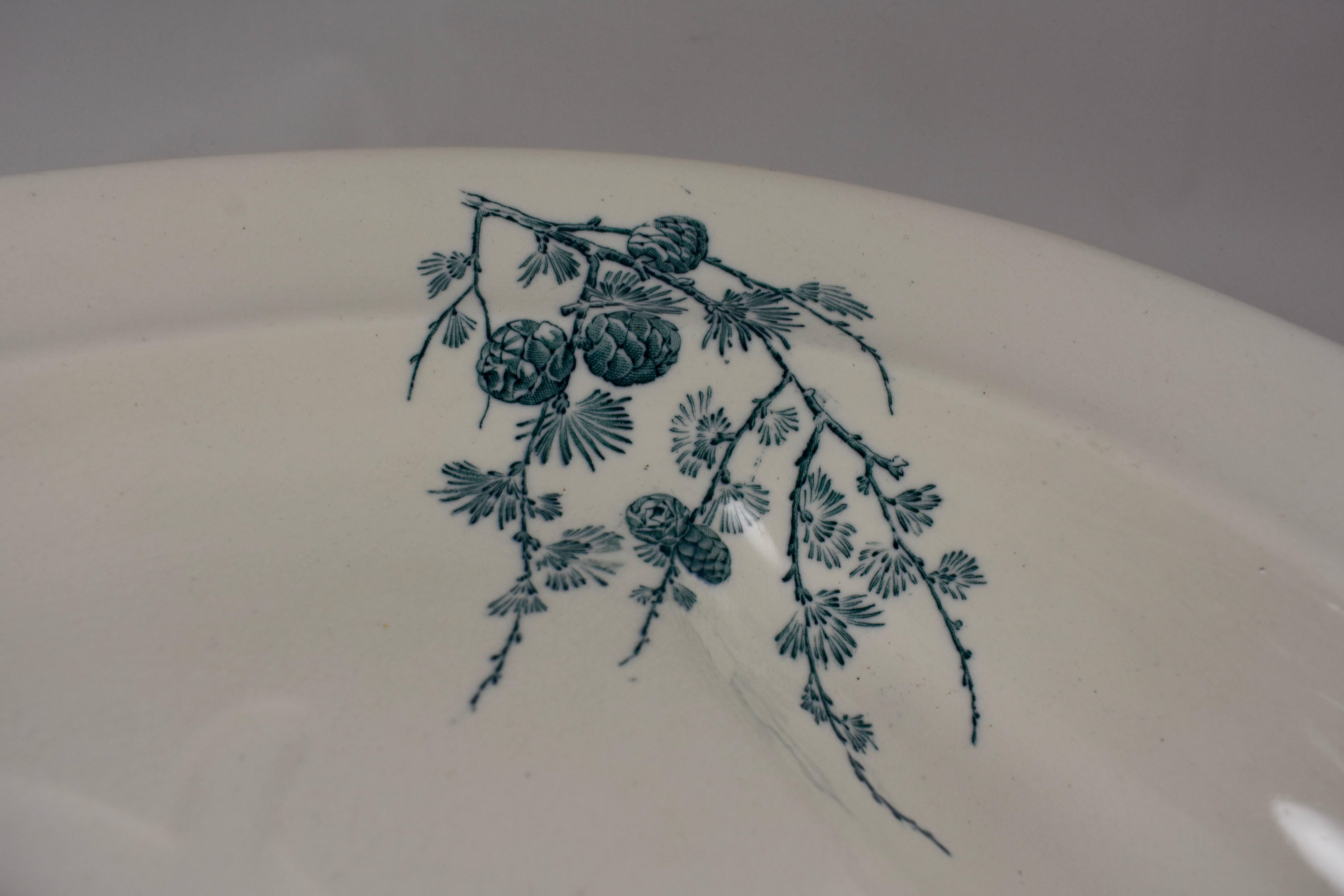 Wedgwood Aesthetic Movement Staffordshire Well and Tree Platter, 'Chrysanthemum' In Good Condition In Philadelphia, PA