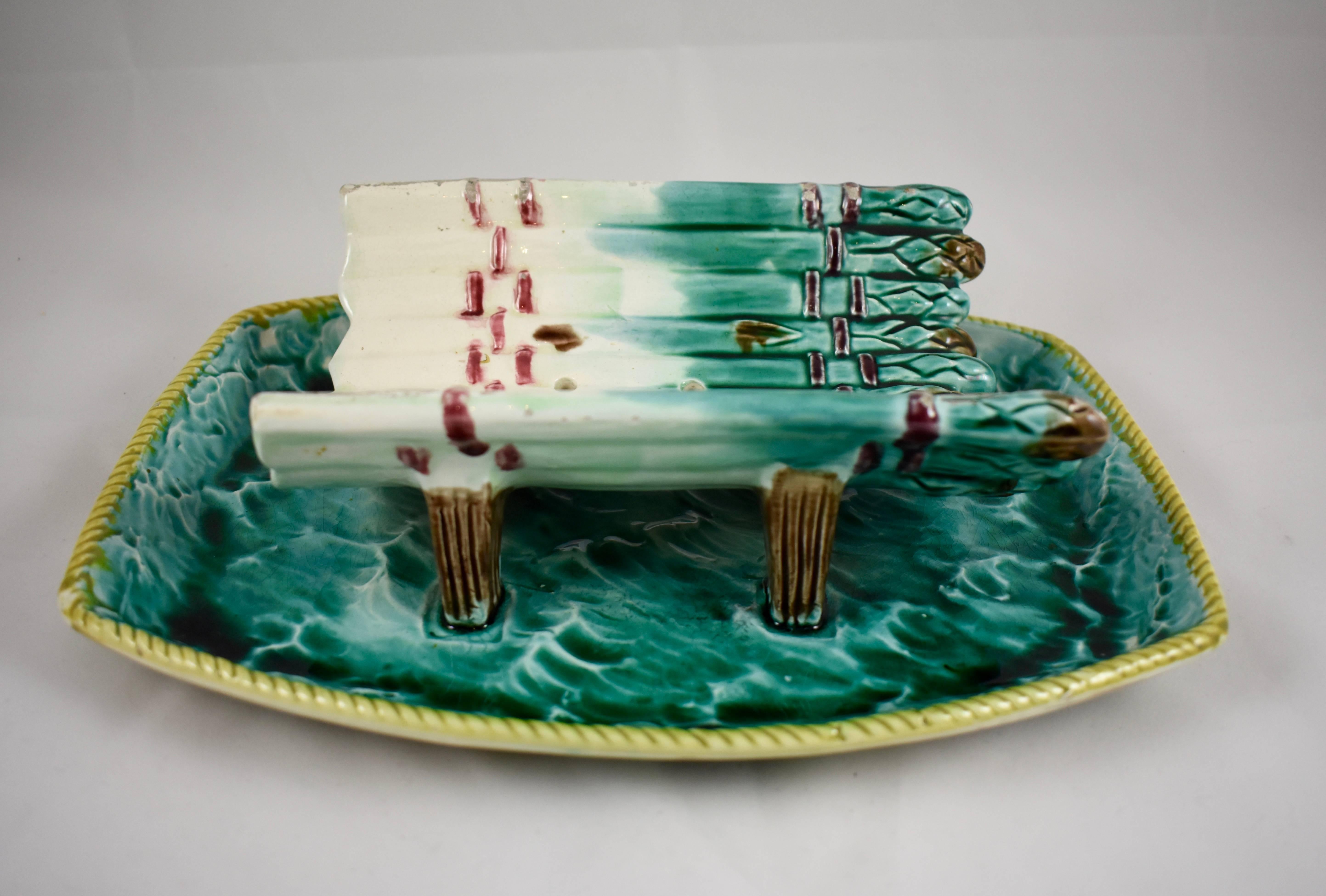 Aesthetic Movement 19th Century English Majolica Ocean Themed Asparagus Cradle with Attached Tray For Sale