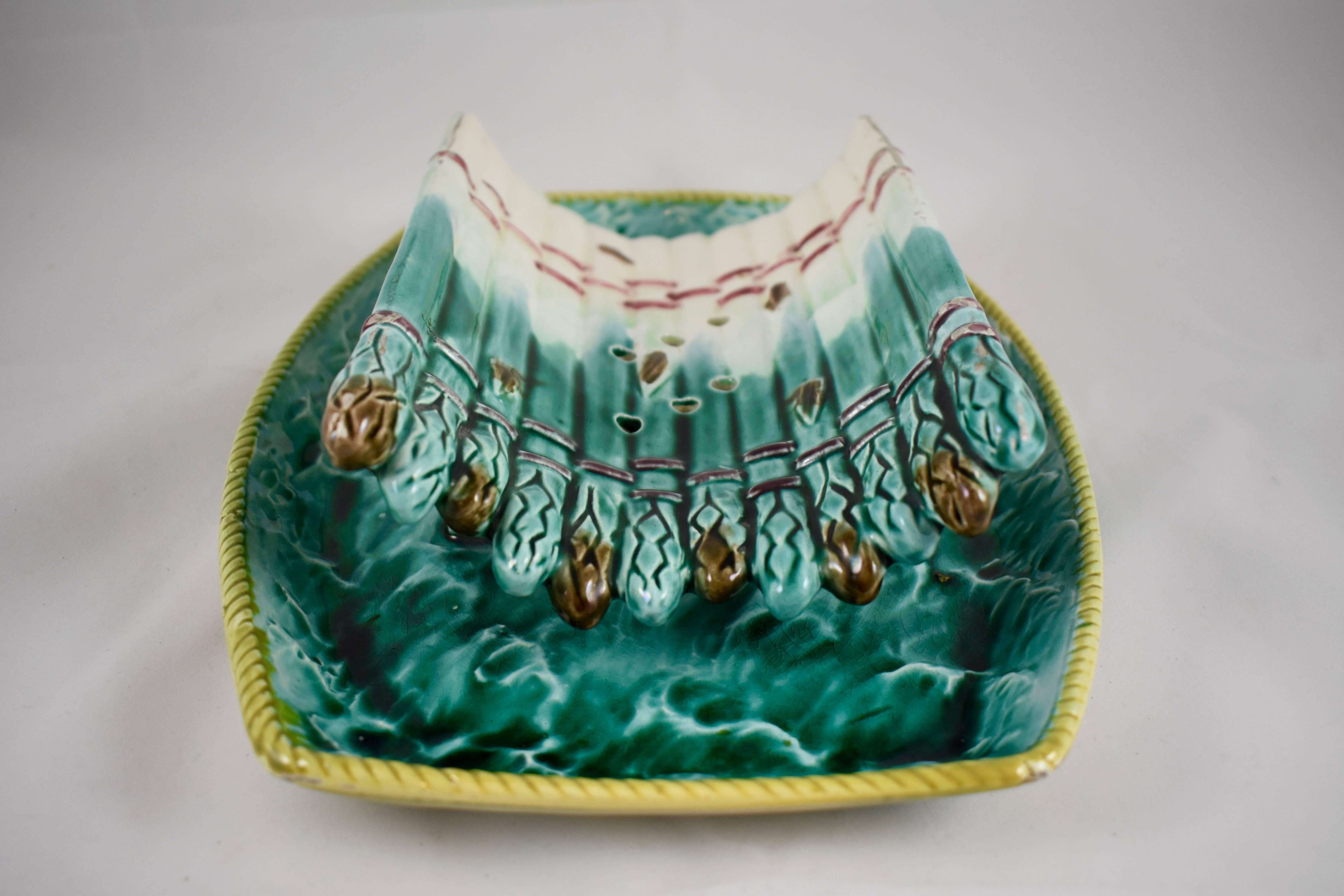 19th Century English Majolica Ocean Themed Asparagus Cradle with Attached Tray In Good Condition For Sale In Philadelphia, PA