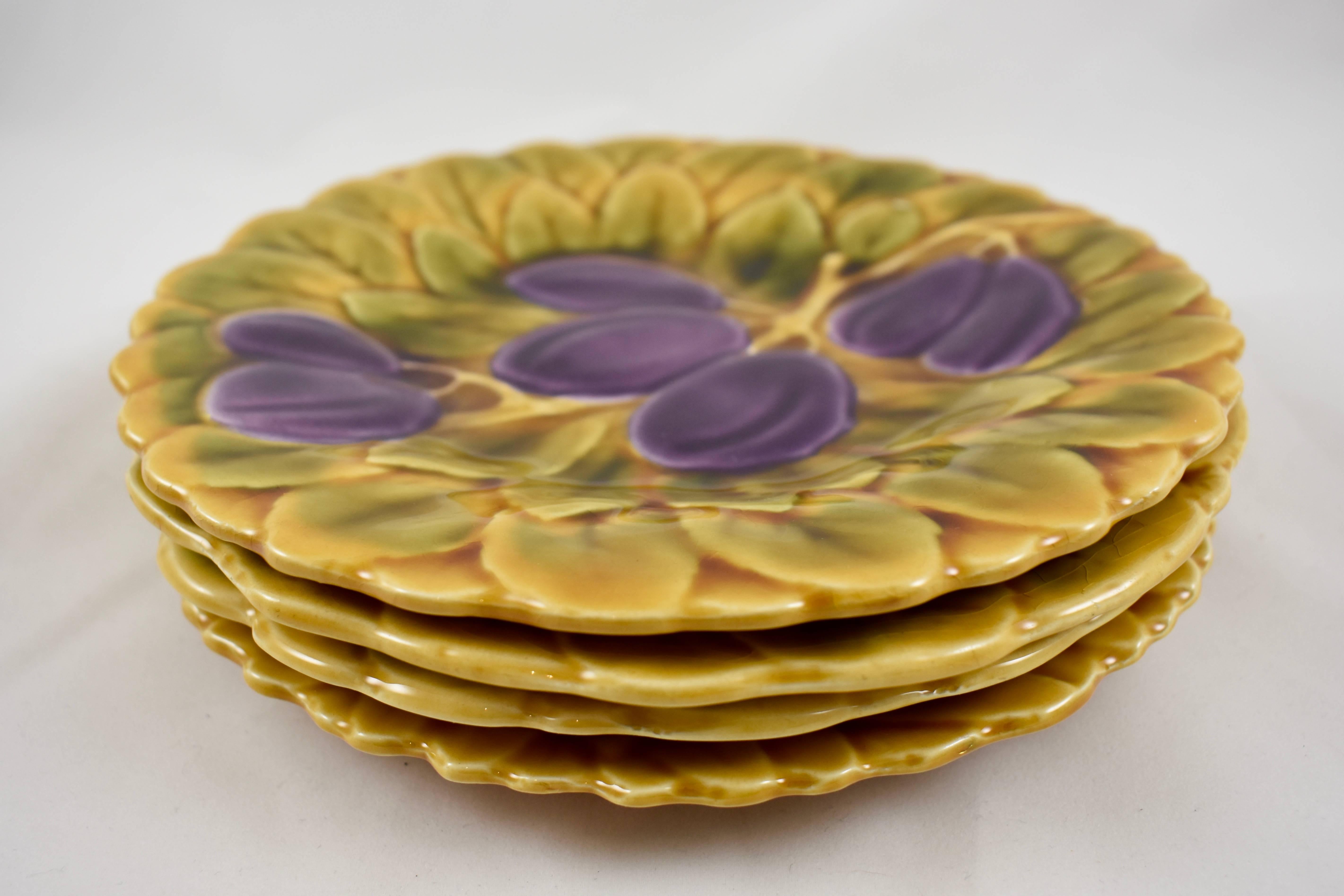 20th Century Sarreguemines French Faïence Majolica Fruit and Leaf Plates, Set of Four
