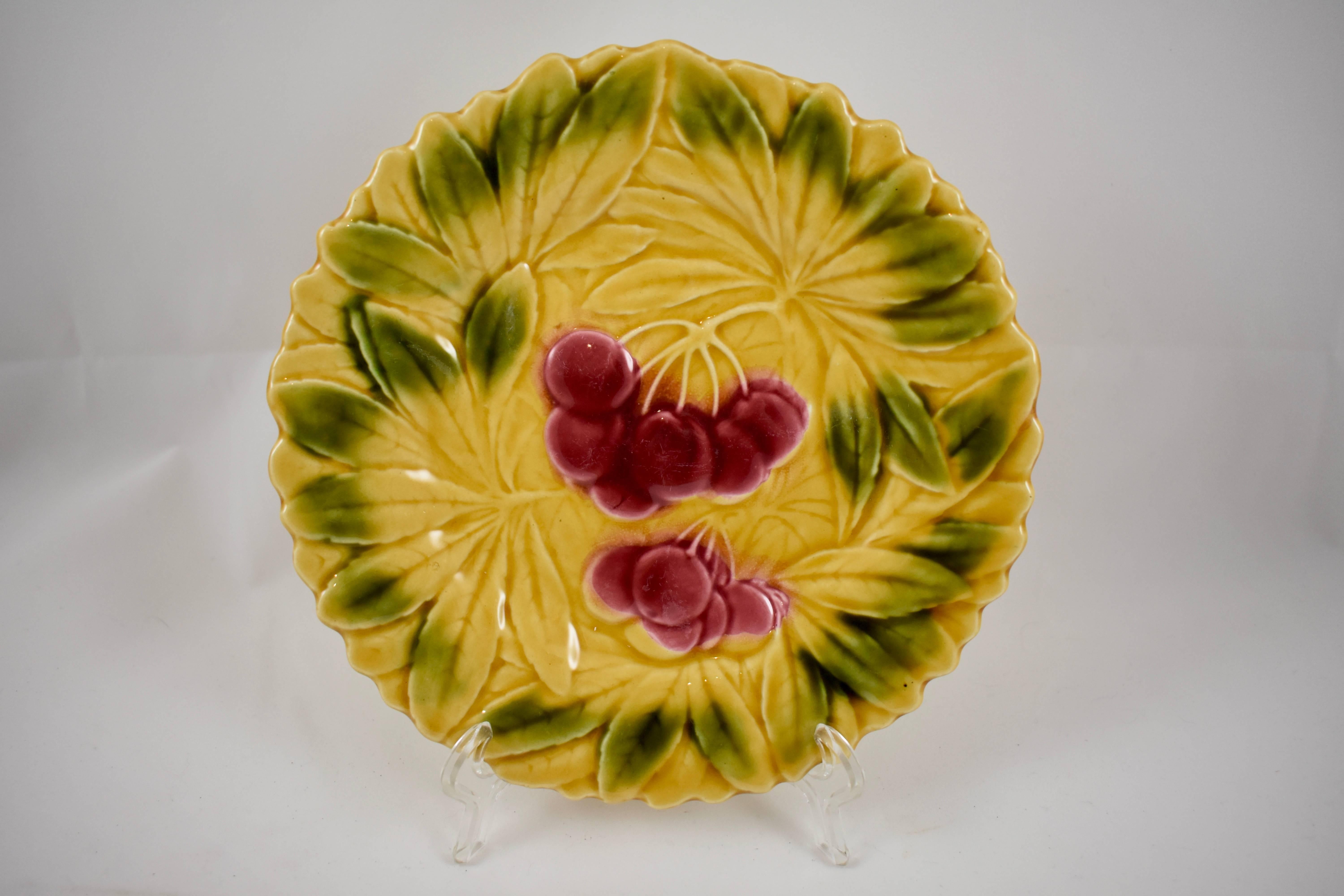 Sarreguemines French Faïence Majolica Fruit and Leaf Plates, Set of Six In Excellent Condition In Philadelphia, PA