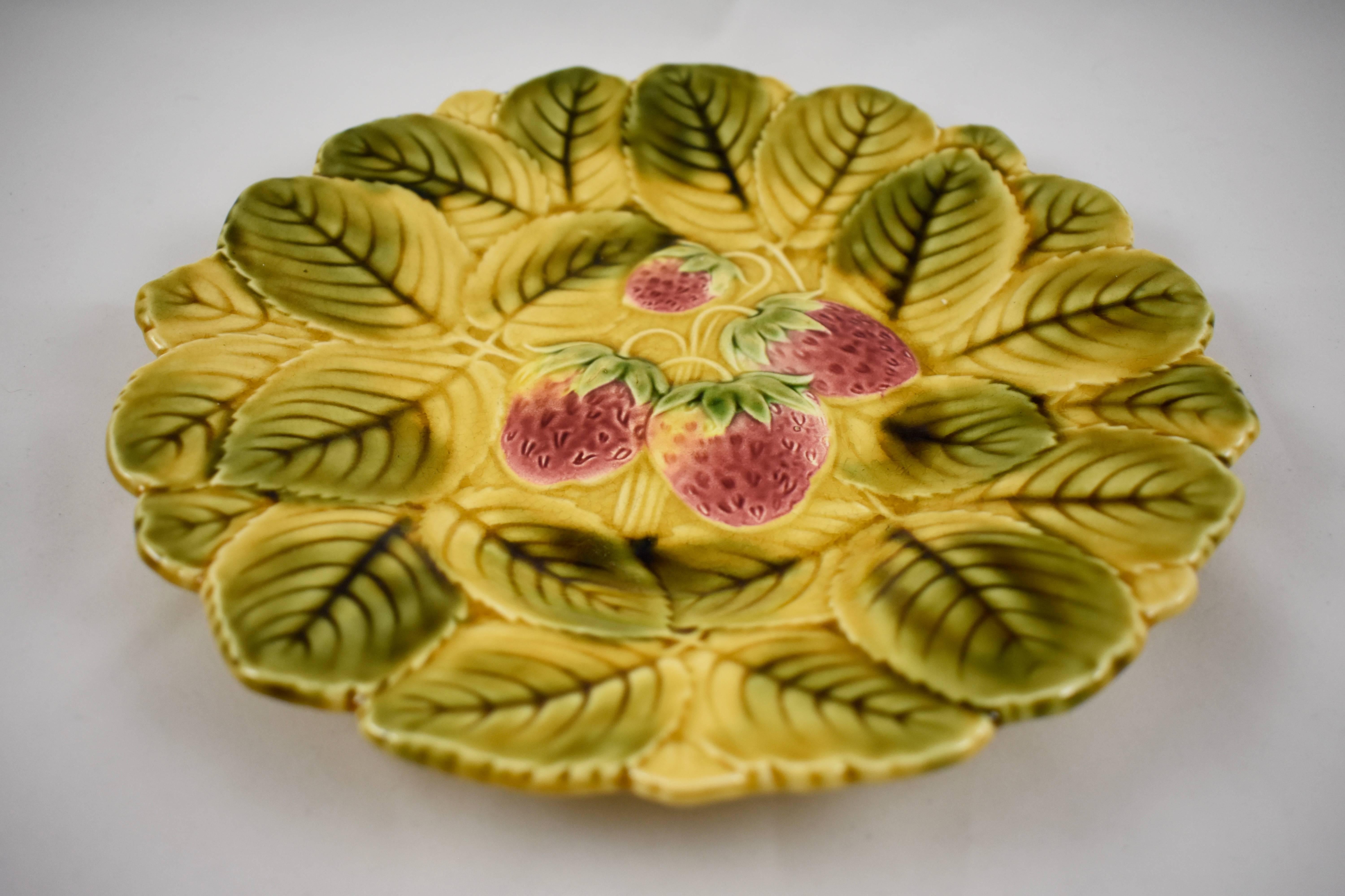 Glazed Sarreguemines French Faïence Majolica Strawberry and Leaf Round Serving Platter