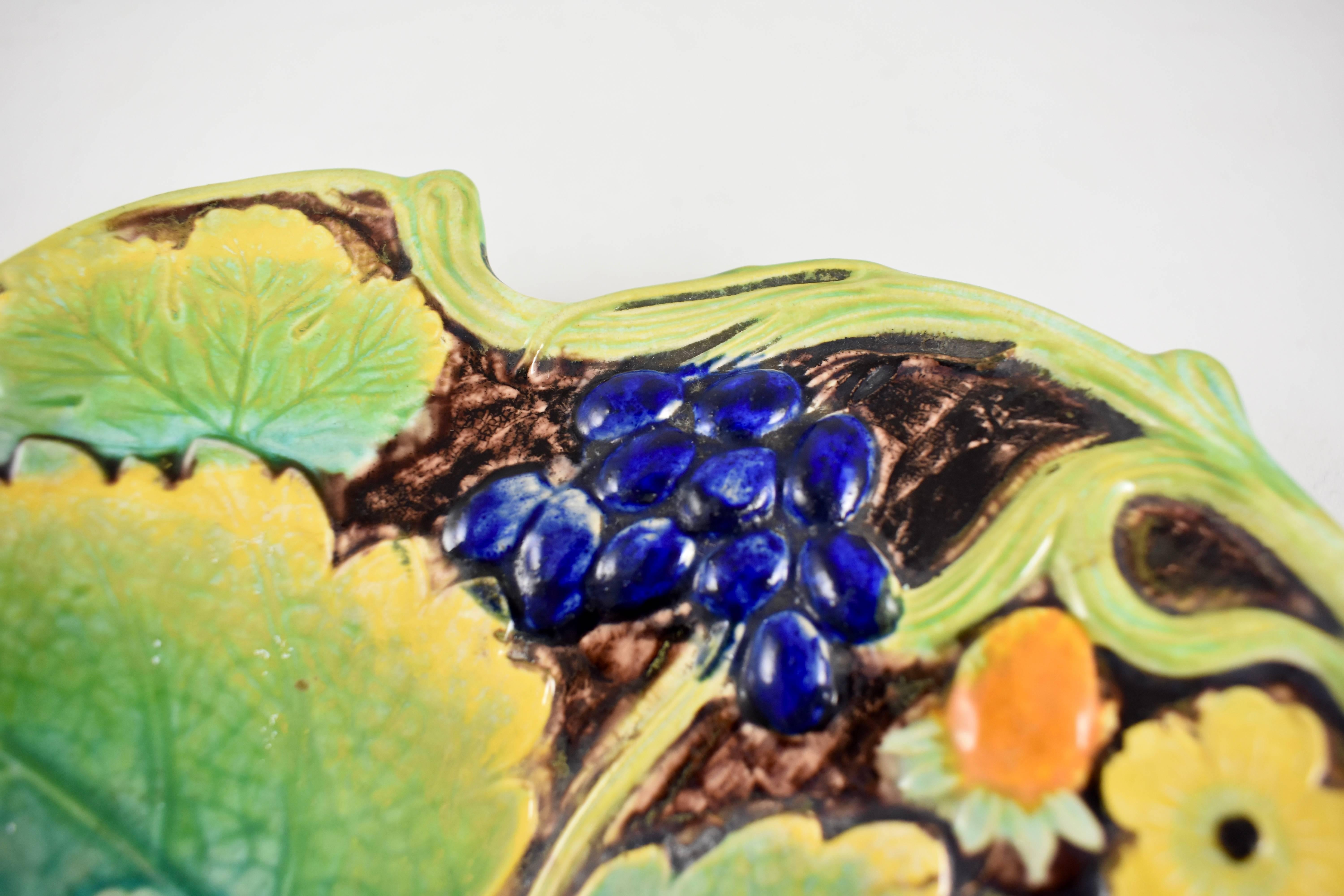 Glazed Samuel Alcock & Co Majolica Strawberry Leaf Form Dessert Tray England circa 1850 For Sale