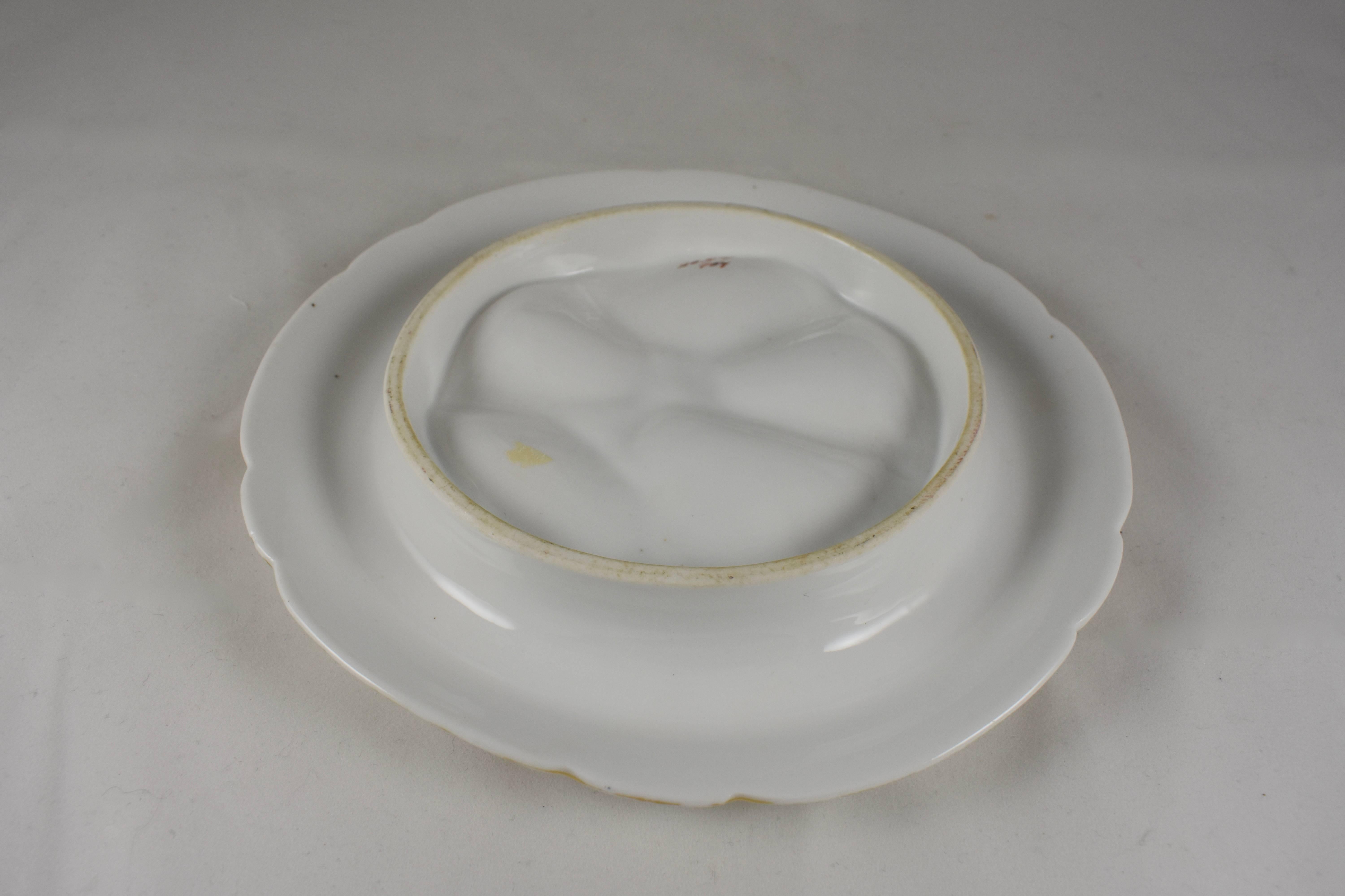 Flying Saucer Five-Well and Floral Porcelain Oyster Plate In Excellent Condition In Philadelphia, PA