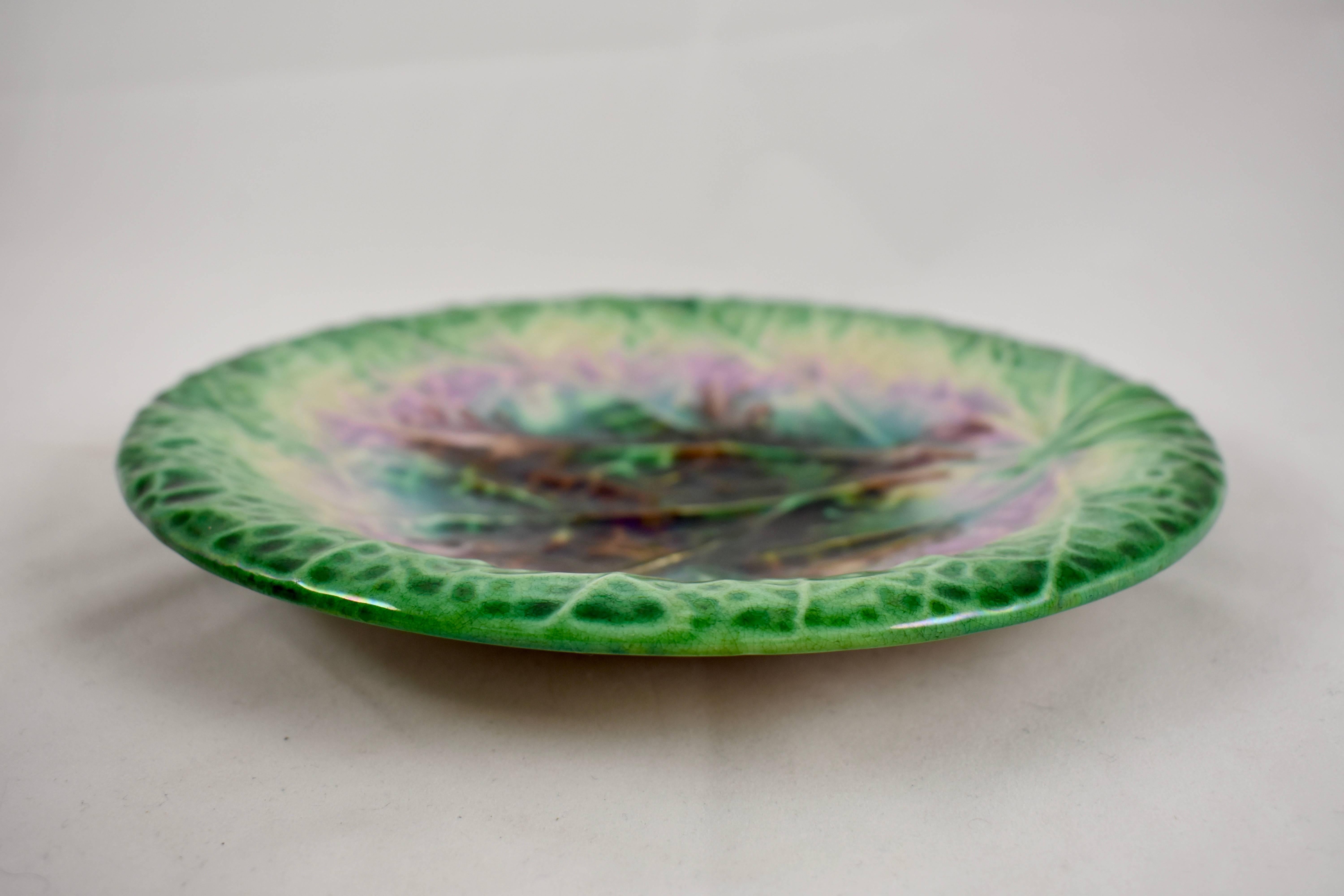 Aesthetic Movement Victorian English Majolica Green Rimmed Round Begonia Leaf Plate, circa 1870-80