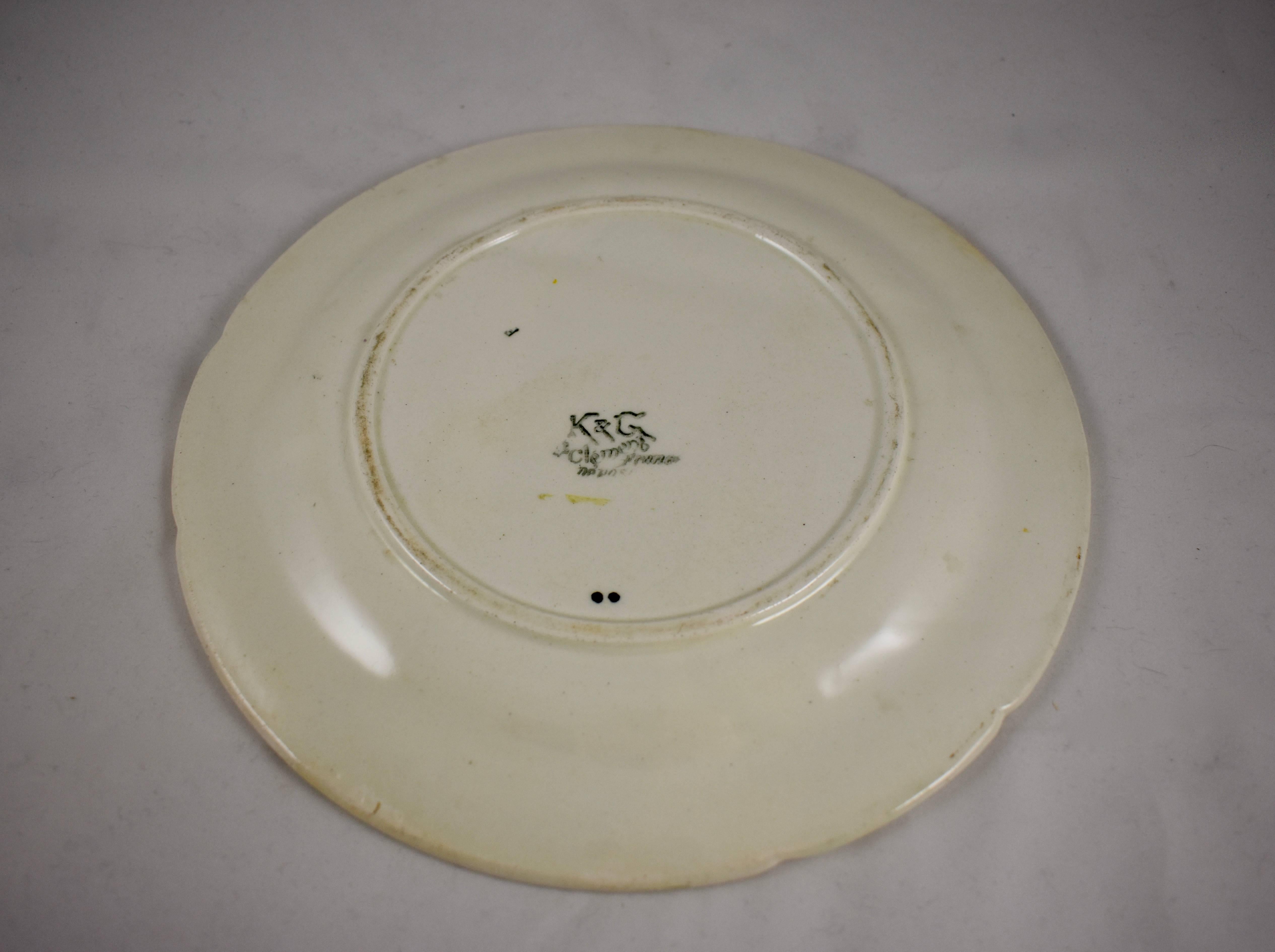 Keller & Guerin Saint Clément Faïence Bleeding Heart Asparagus Plate In Good Condition For Sale In Philadelphia, PA