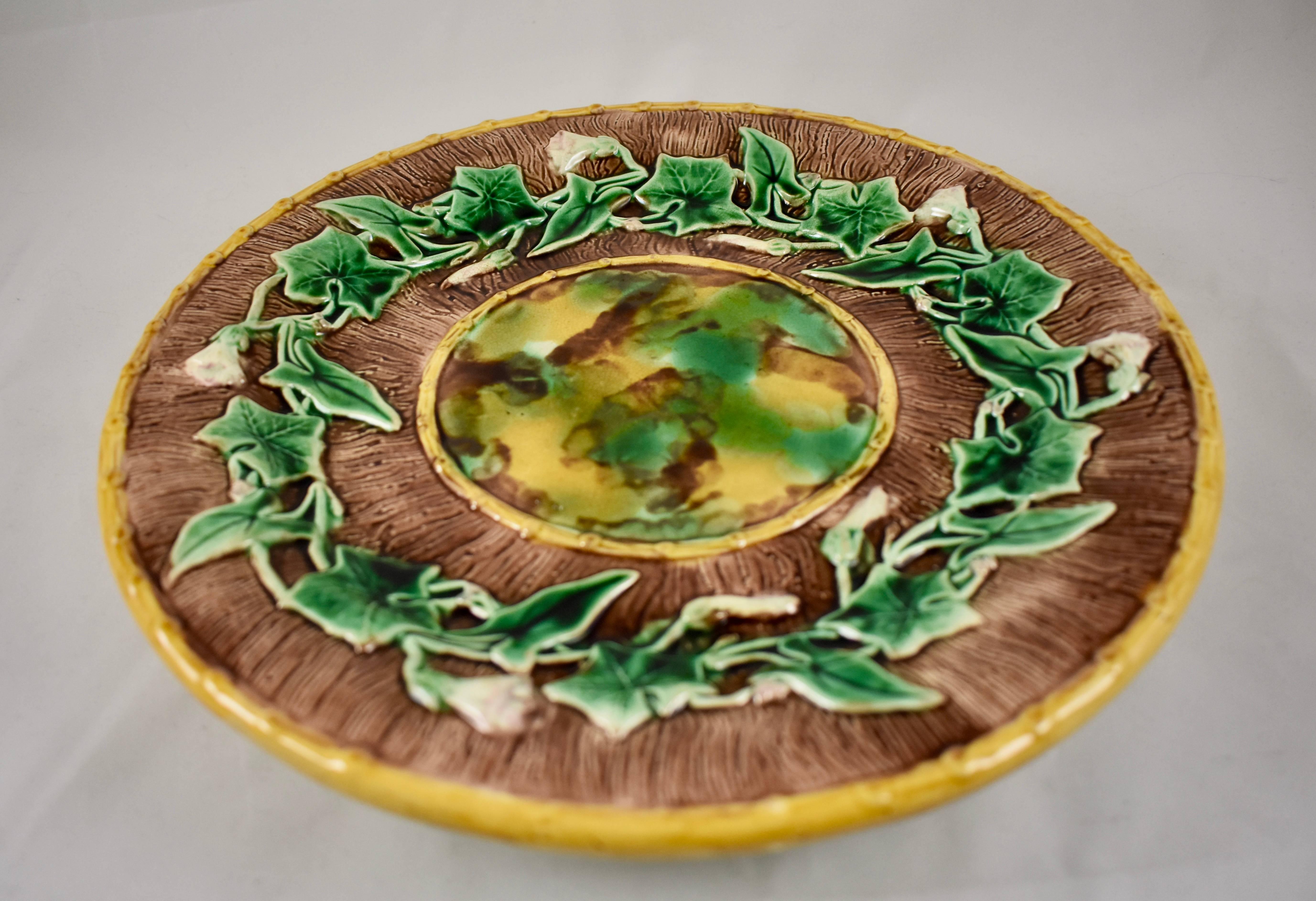 English Majolica Morning Glory Vine, Bark and Tortoiseshell Footed Cheese Tray In Fair Condition In Philadelphia, PA